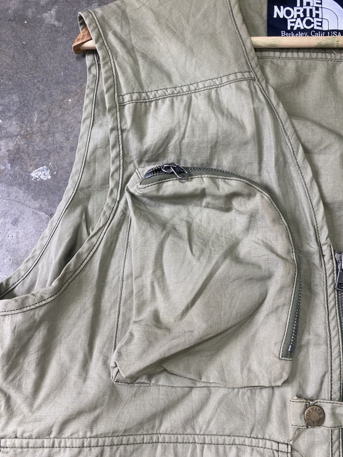 The North Face Rare Vintage The North Face Vest Multi pocket Jacket Size US L / EU 52-54 / 3 - 7 Thumbnail