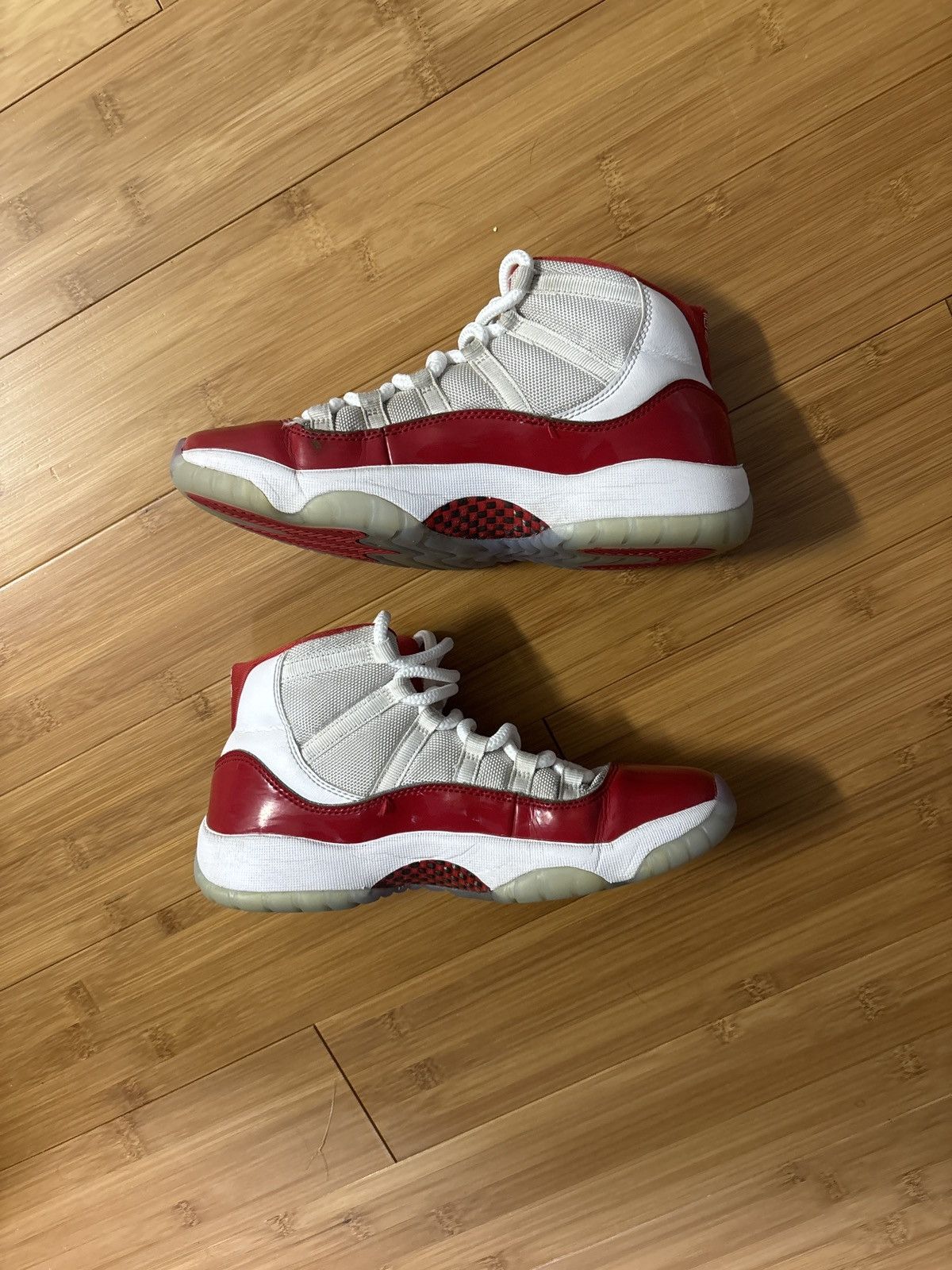 Jordan Brand × Nike Air Jordan 11 ‘Cherry’ GS Size US 5 / EU 37 - 2 Thumbnail