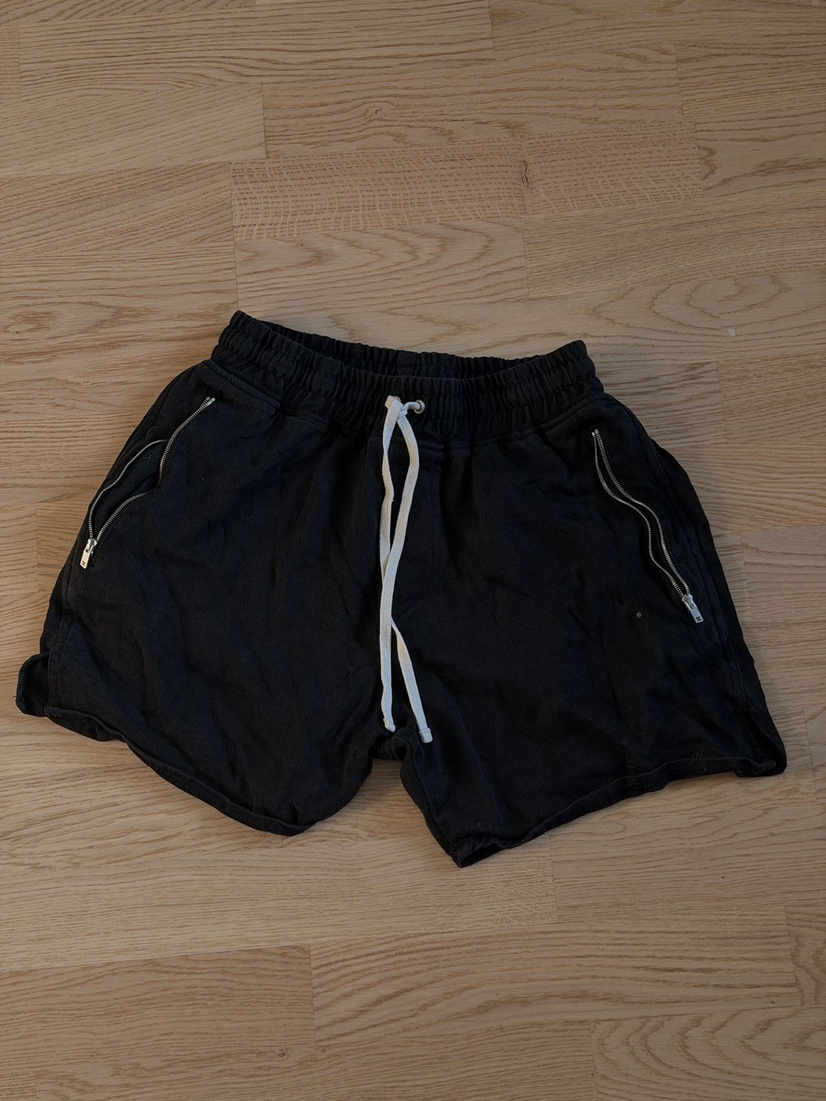 Represent Clo. REPRESENT shorts in black Size US 30 / EU 46 - 1 Thumbnail