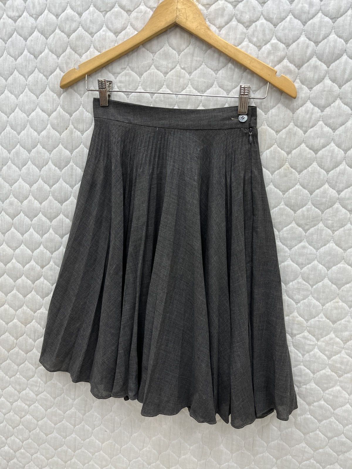 Gucci 🔥🔥🔥STEALS GUCCI PLEATED SKIRTS Size 25" / US 0 / IT 36 - 3 Thumbnail