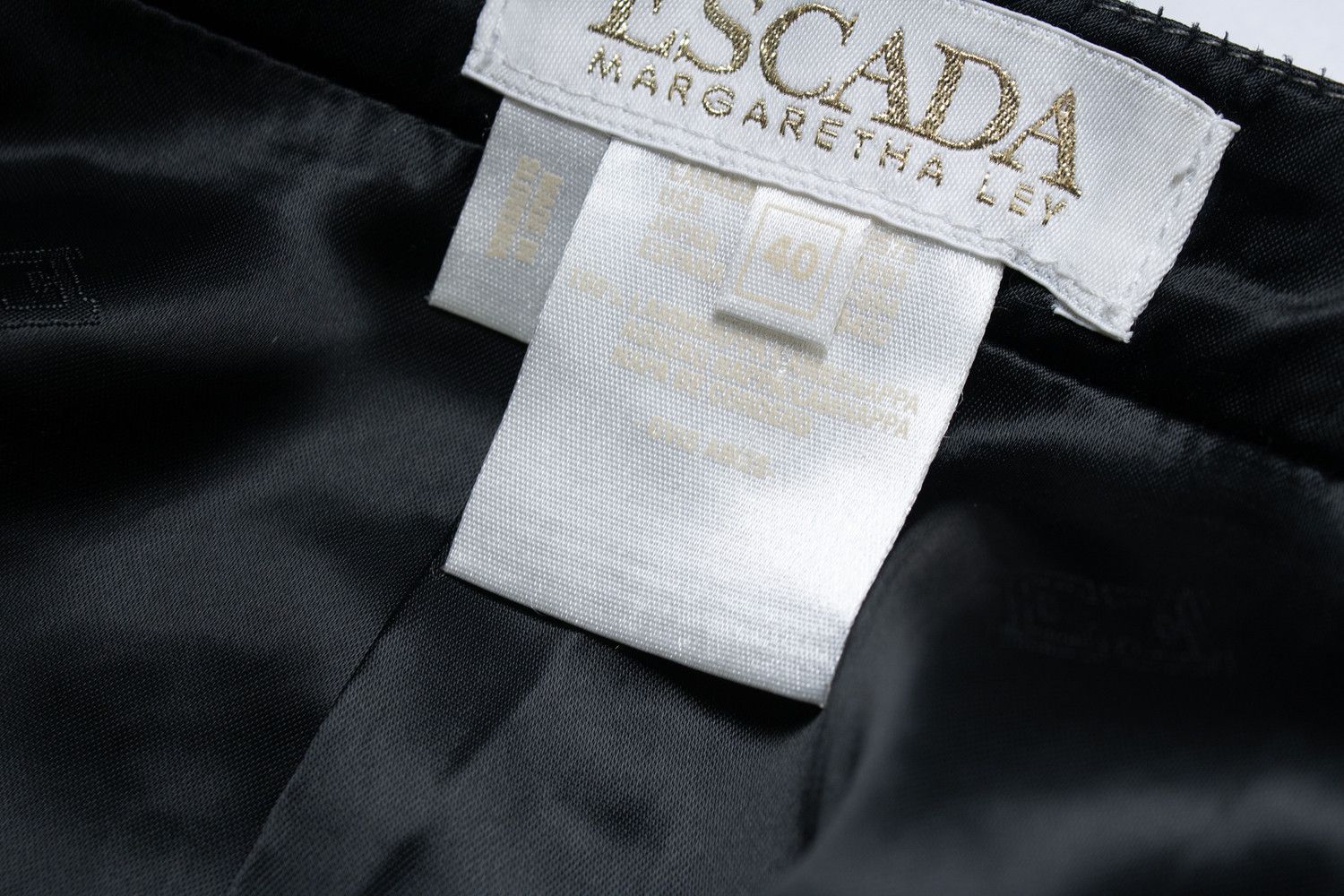 Escada Escada, croc embossed metallic leather skirt Size 28" / US 6 / IT 42 - 5 Thumbnail