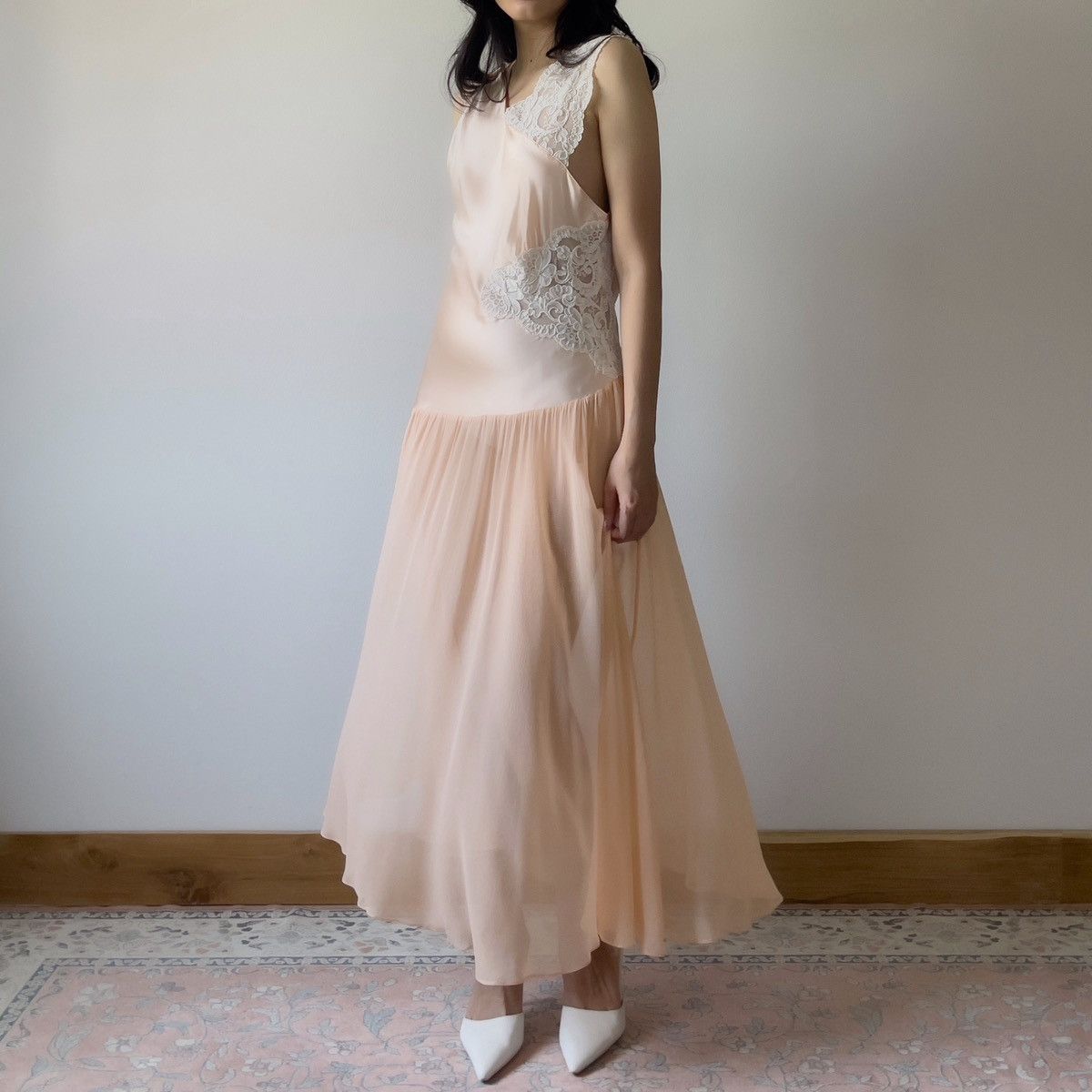 Victoria's Secret Victoria’s Secret 1990s Peach Silk & Lace Slip Gown (S–M) Size M / US 6-8 / IT 42-44 - 6 Thumbnail