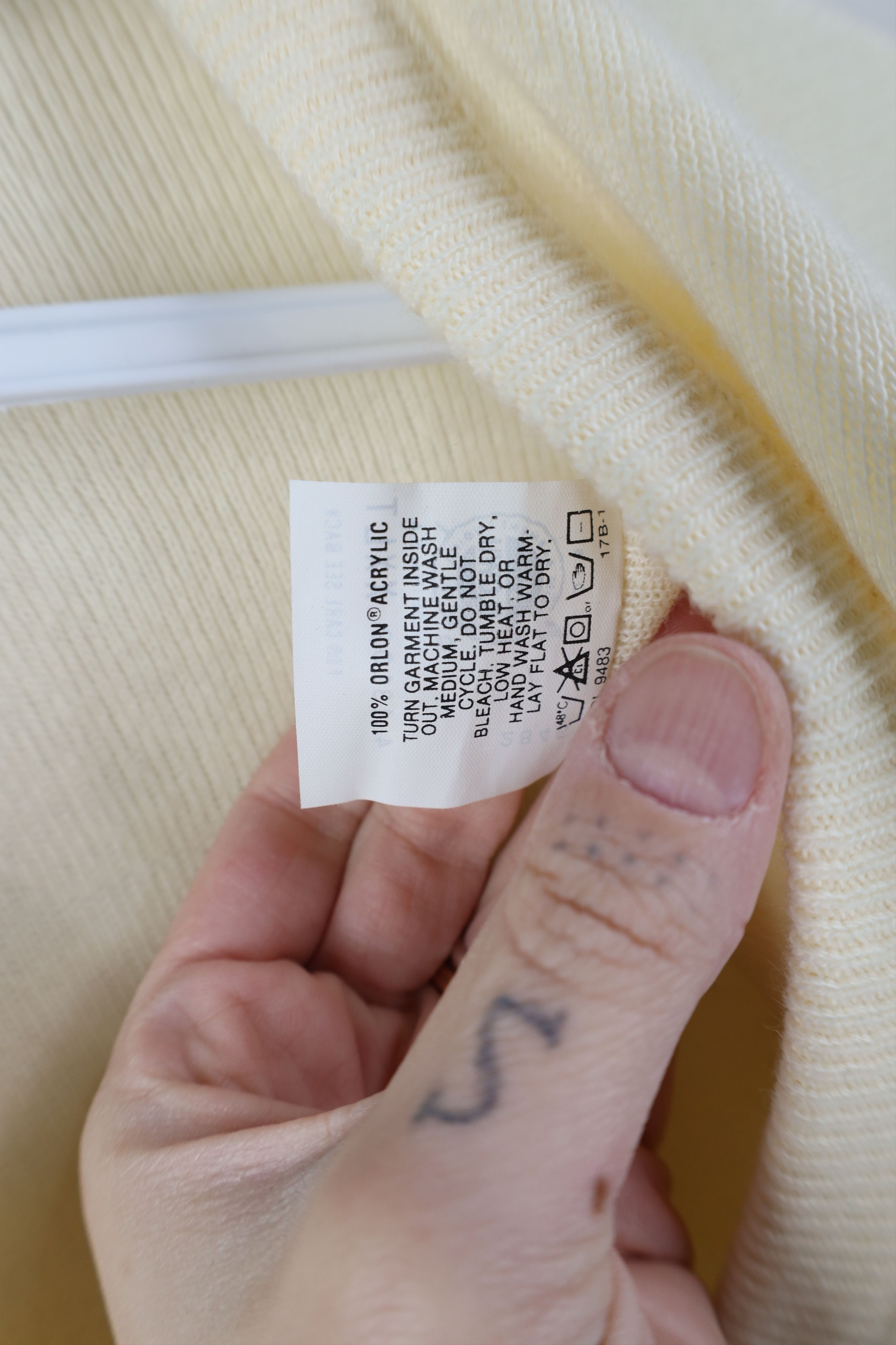 Vintage Vintage 70s Streetwear V-Neck Sweater Cream Acrylic USA Size US XXL / EU 58 / 5 - 9 Thumbnail