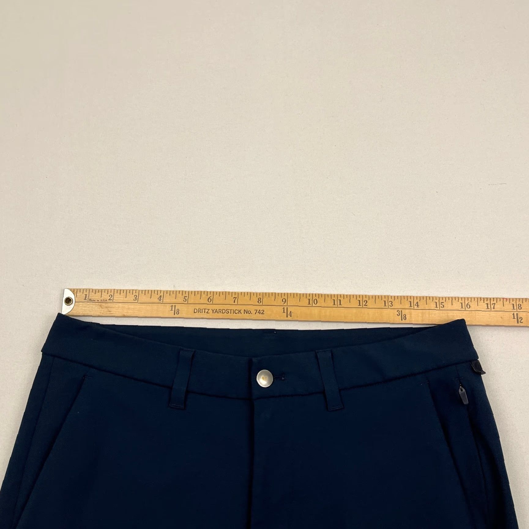 Lululemon Lululemon Commission Pants Mens 32 x 30 Chino Classic Straight 5-Pocket Gray Navy Performance Travel Golf Dress Casual Size US 32 / EU 48 - 4 Thumbnail