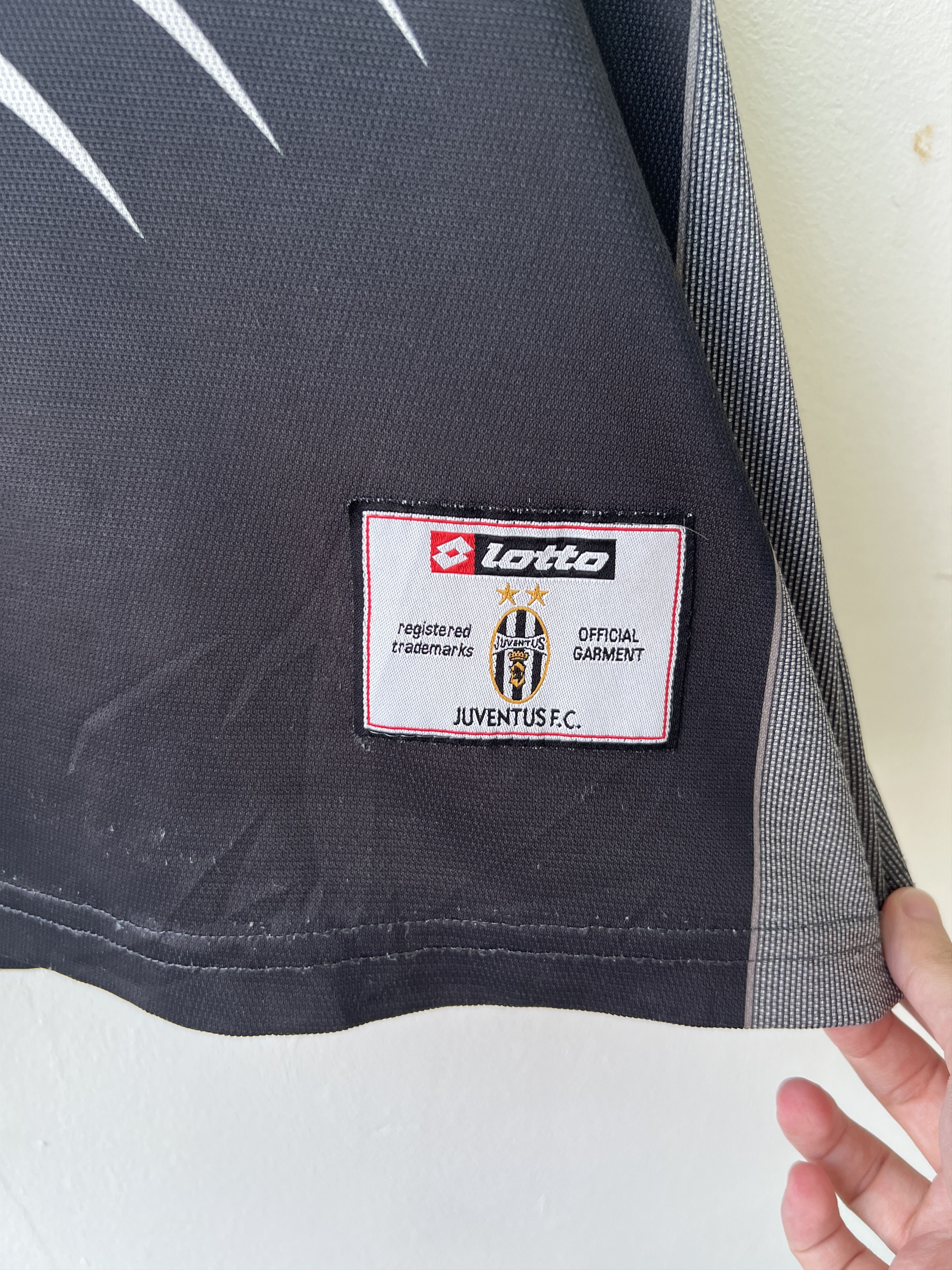 Lotto Sport (L) Juventus 2001-02 GK Kit Buffon #1 Size US L / EU 52-54 / 3 - 5 Thumbnail