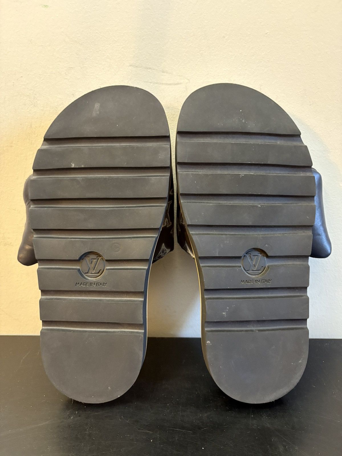 Louis Vuitton Louis Vuitton Pool Pillow Flat Comfort Mule Slide Navy Blue Size US 8 / IT 38 - 6 Thumbnail
