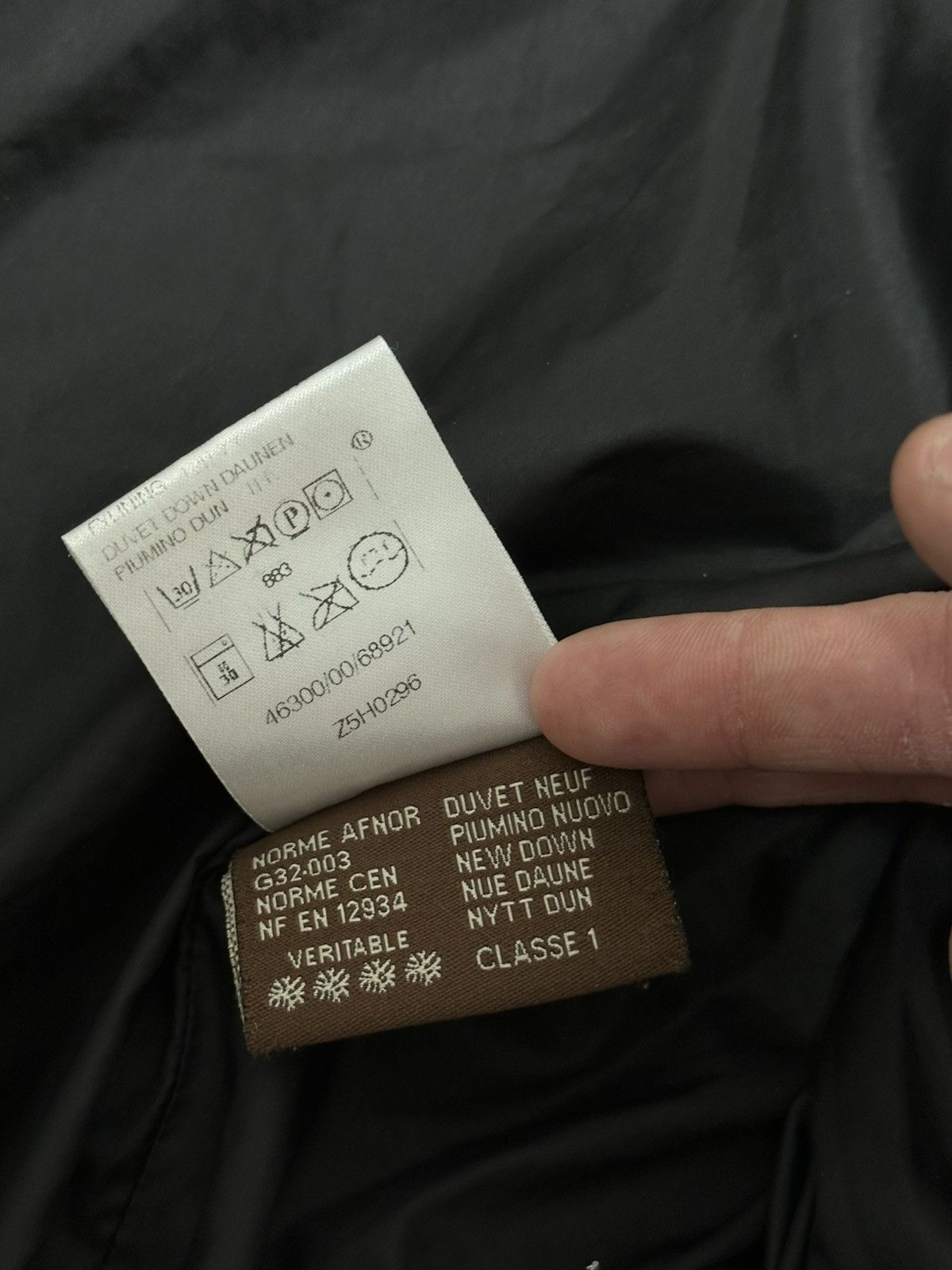 Moncler Vintage Moncler Black Puffer Jacket L Size Monogram Size L / US 10 / IT 46 - 9 Thumbnail