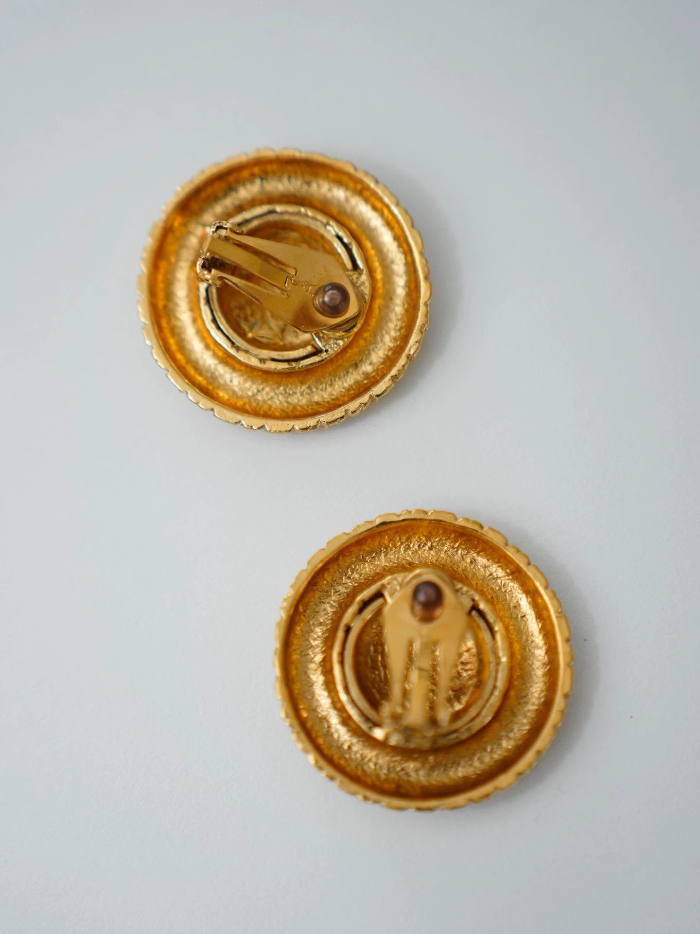 Yves Saint Laurent YSL Vintage Gold-Tone Woven Disc Earclips Size ONE SIZE - 3 Thumbnail