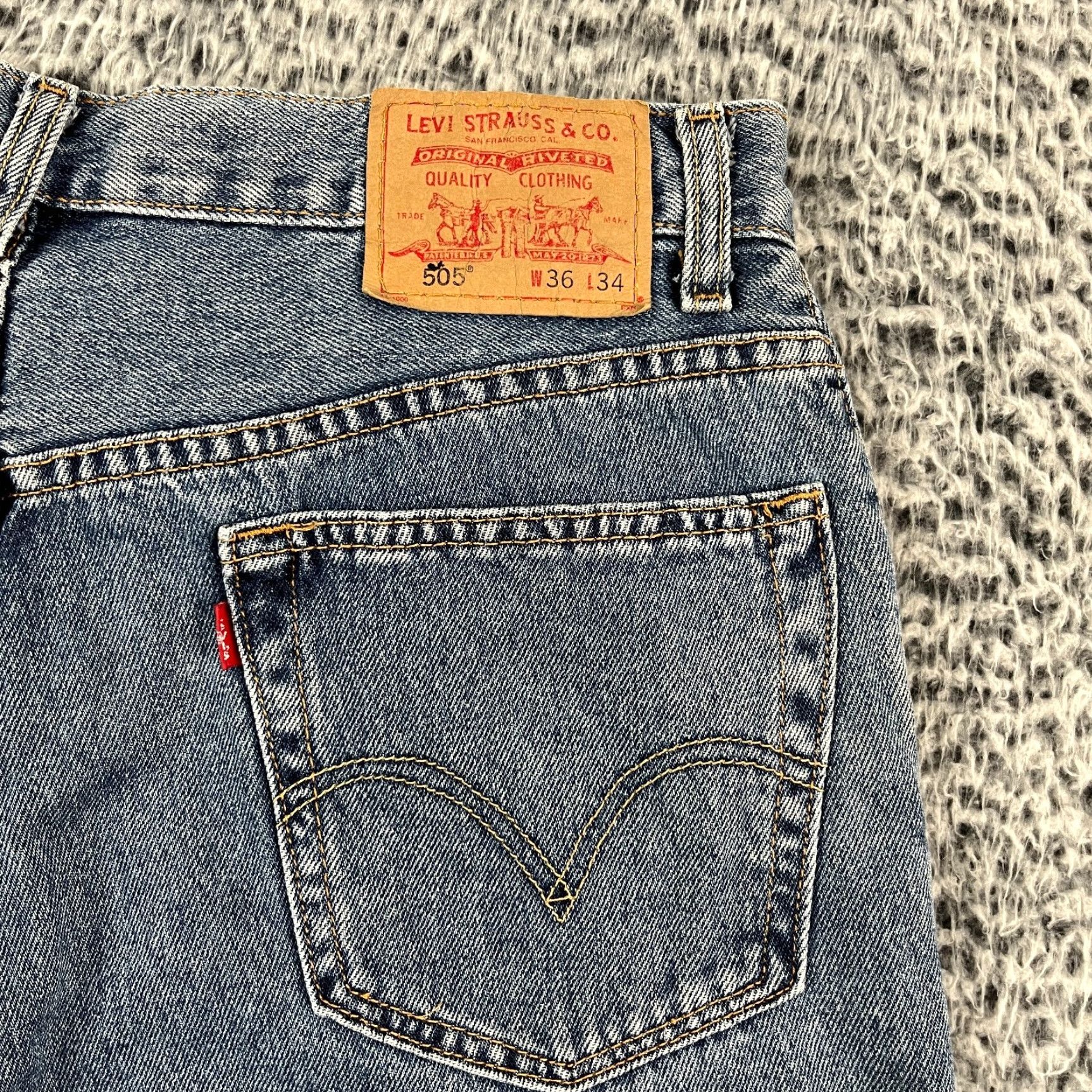 Levi's VINTAGE Levi's 505 Jeans Mens 36x34 Straight Denim Blue 5-Pocket Distressed Casual Size US 36 / EU 52 - 4 Thumbnail
