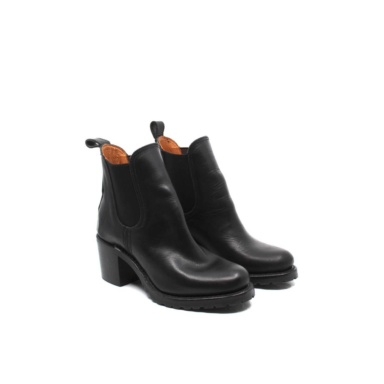 sabrina chelsea boot