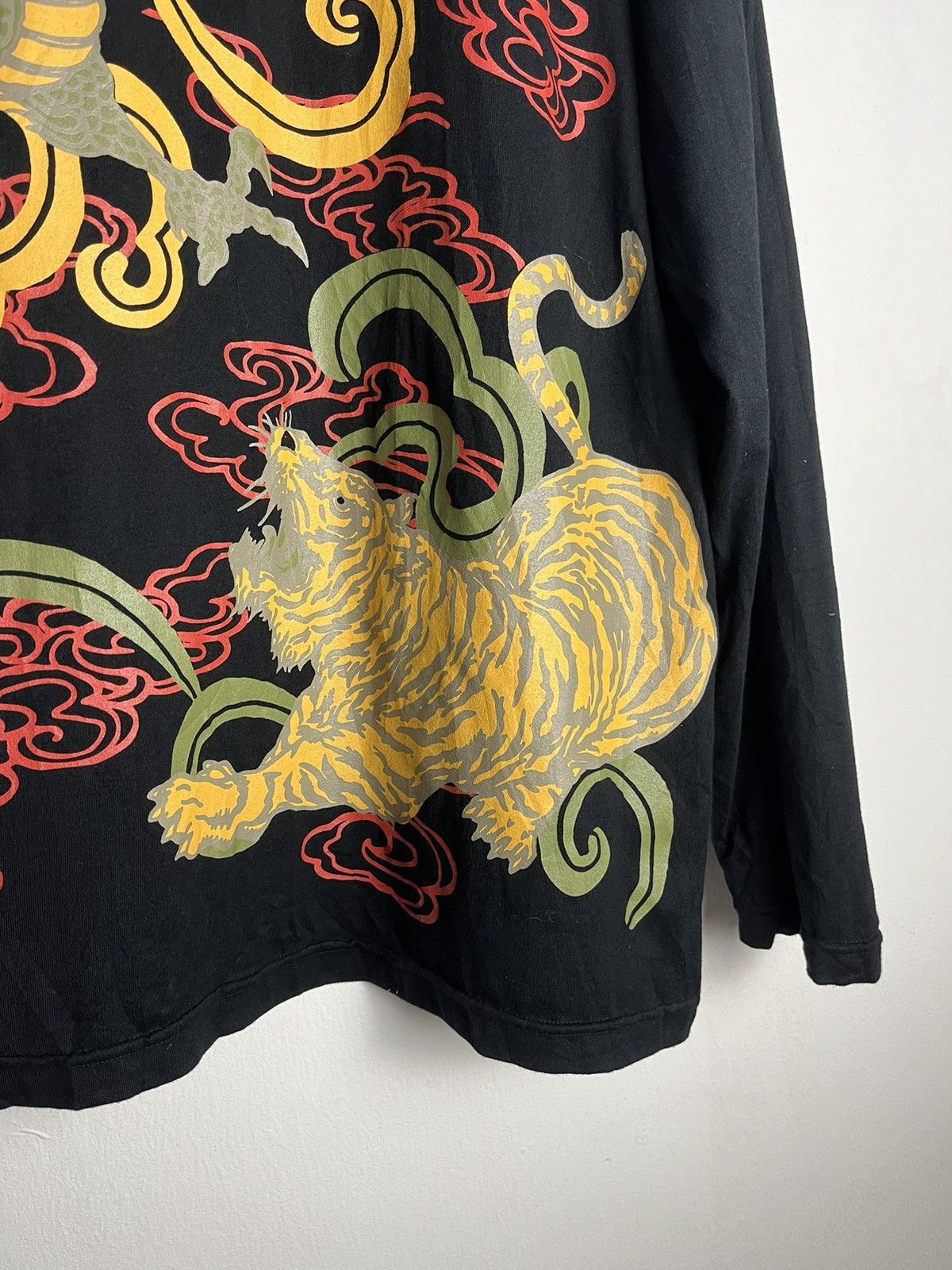 Japanese Brand Sukajan Japan Dragon VS Tiger Full Printed Tshirt Amore Puro Size US XL / EU 56 / 4 - 2 Thumbnail
