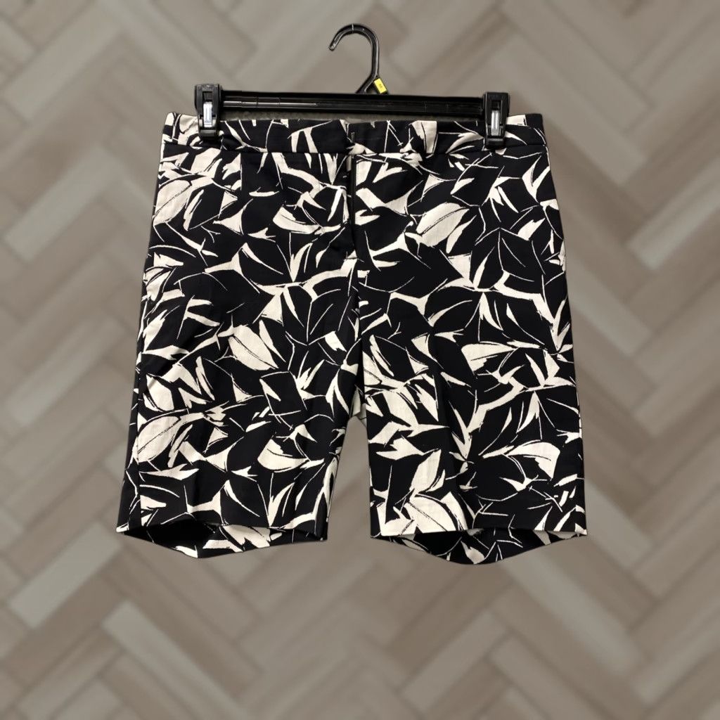 Vintage Mario Serrani Shorts Women’s 6 Italy Black White Leaf Stretch Pockets /0226 Size 28" / US 6 / IT 42 - 1 Thumbnail