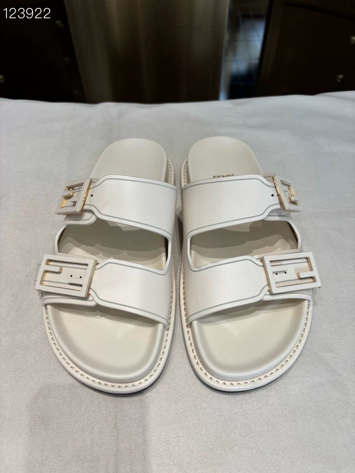 Fendi Fendi Women's Flat Casual Sandals Size US 7 / IT 37 - 1 Thumbnail