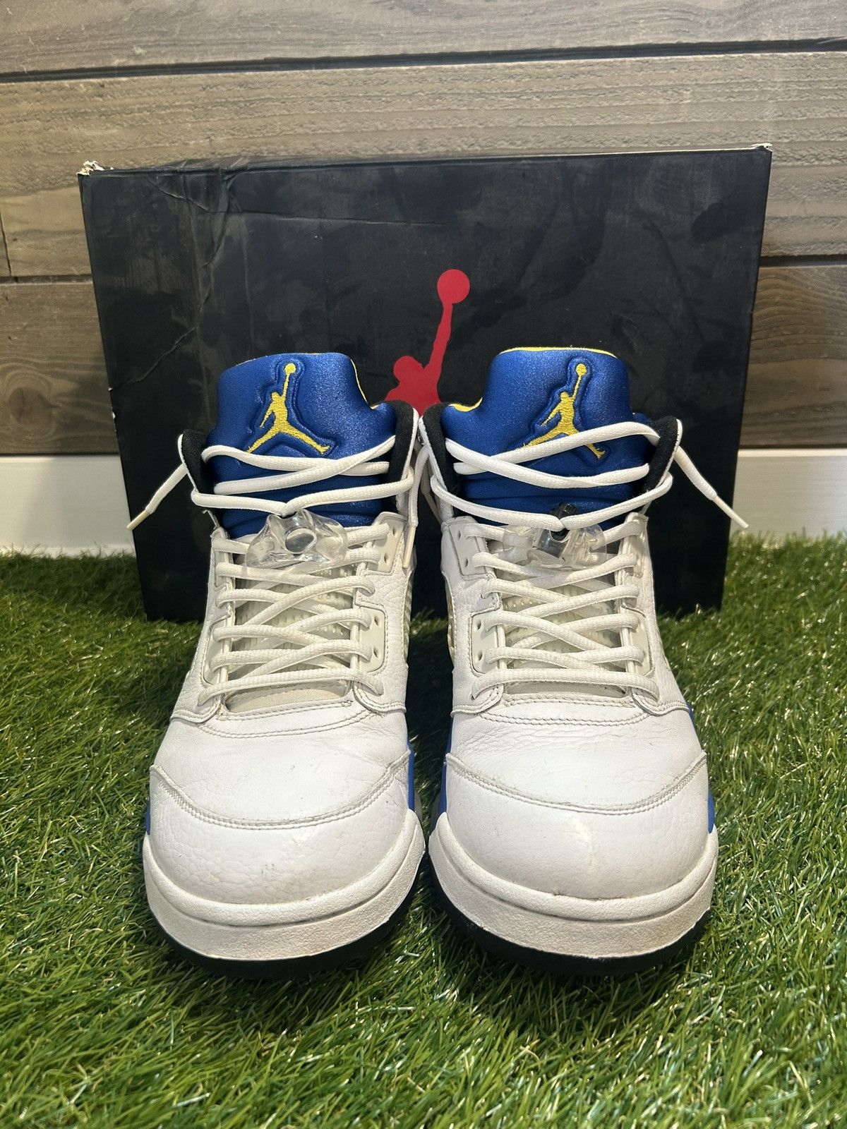 Nike Jordan 5 Laney Size 11 w/og box Size US 11 / EU 44 - 6 Thumbnail