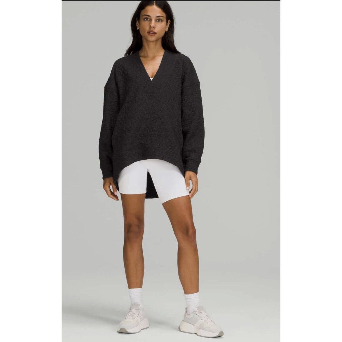 Lululemon EUC Women's Lululemon Black Rippled V-Neck Sweatshirt Size 4 Size S / US 4 / IT 40 - 2 Thumbnail