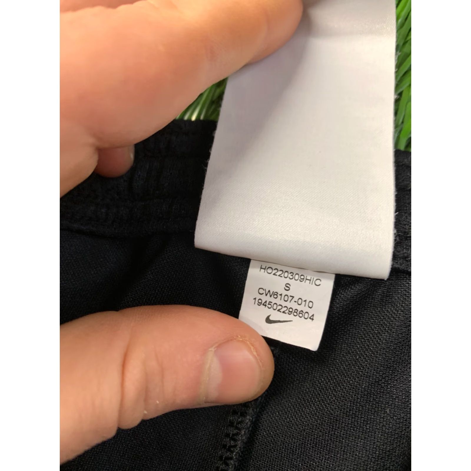 Nike NIKE DRI-FIT ACADEMY SHORTS Football Men S Black and White 2022 Nike Dri-Fit Shorts S Size US 29 - 6 Thumbnail