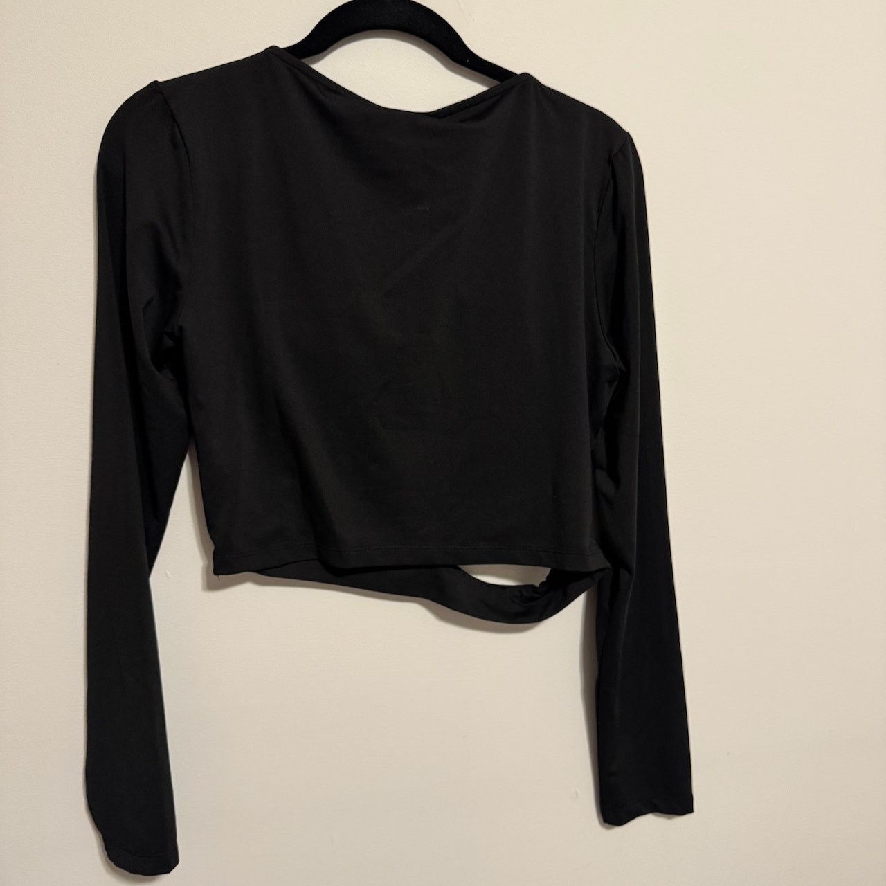 PRINCESS POLLY NWT Princess Polly Long Sleeve Cut Out Black Crop Top Size L / US 10 / IT 46 - 2 Thumbnail