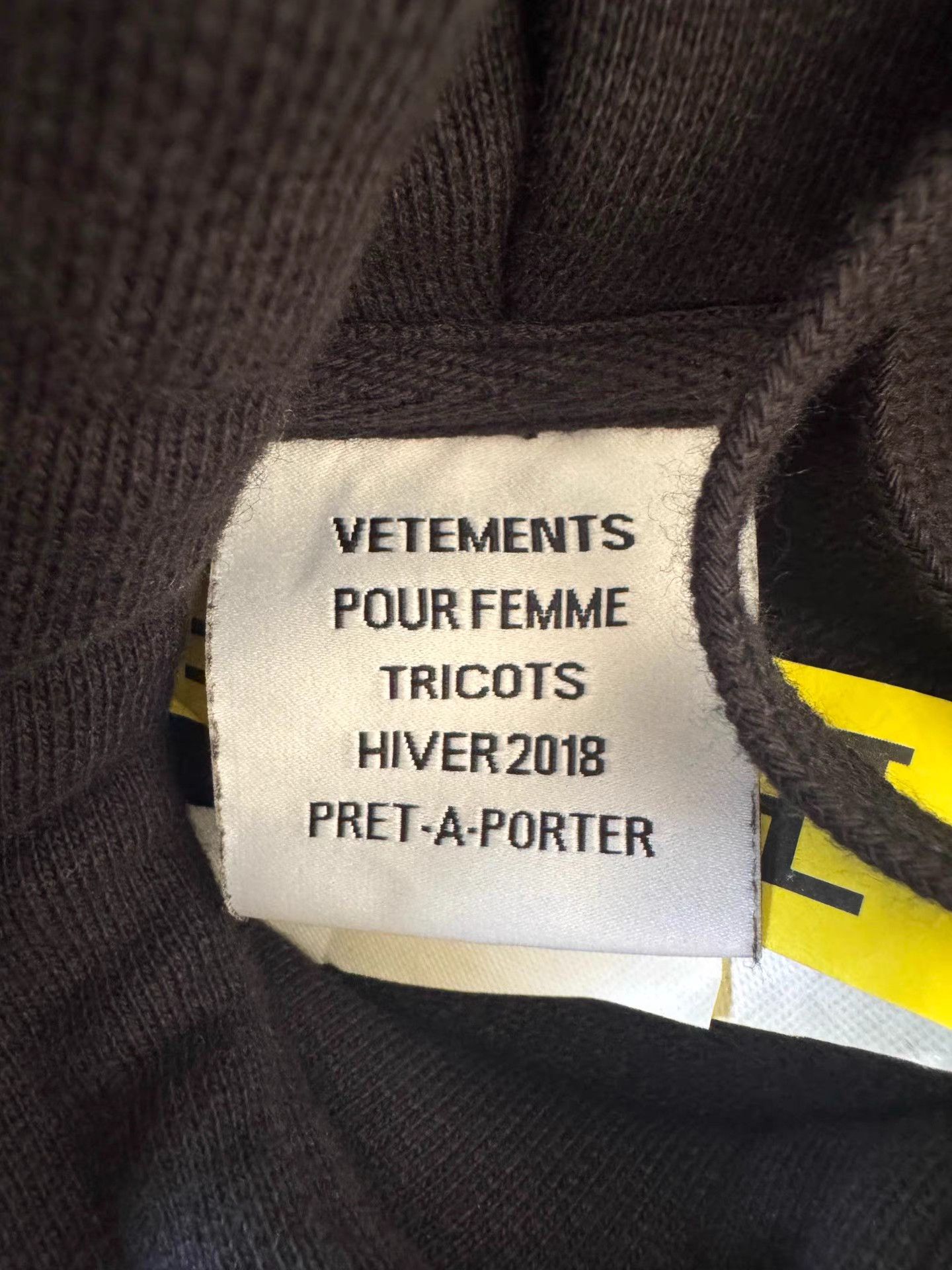Vetements vetements 18ss Blood Drop Sanskrit Thick Sweatshirt Size US M / EU 48-50 / 2 - 5 Thumbnail