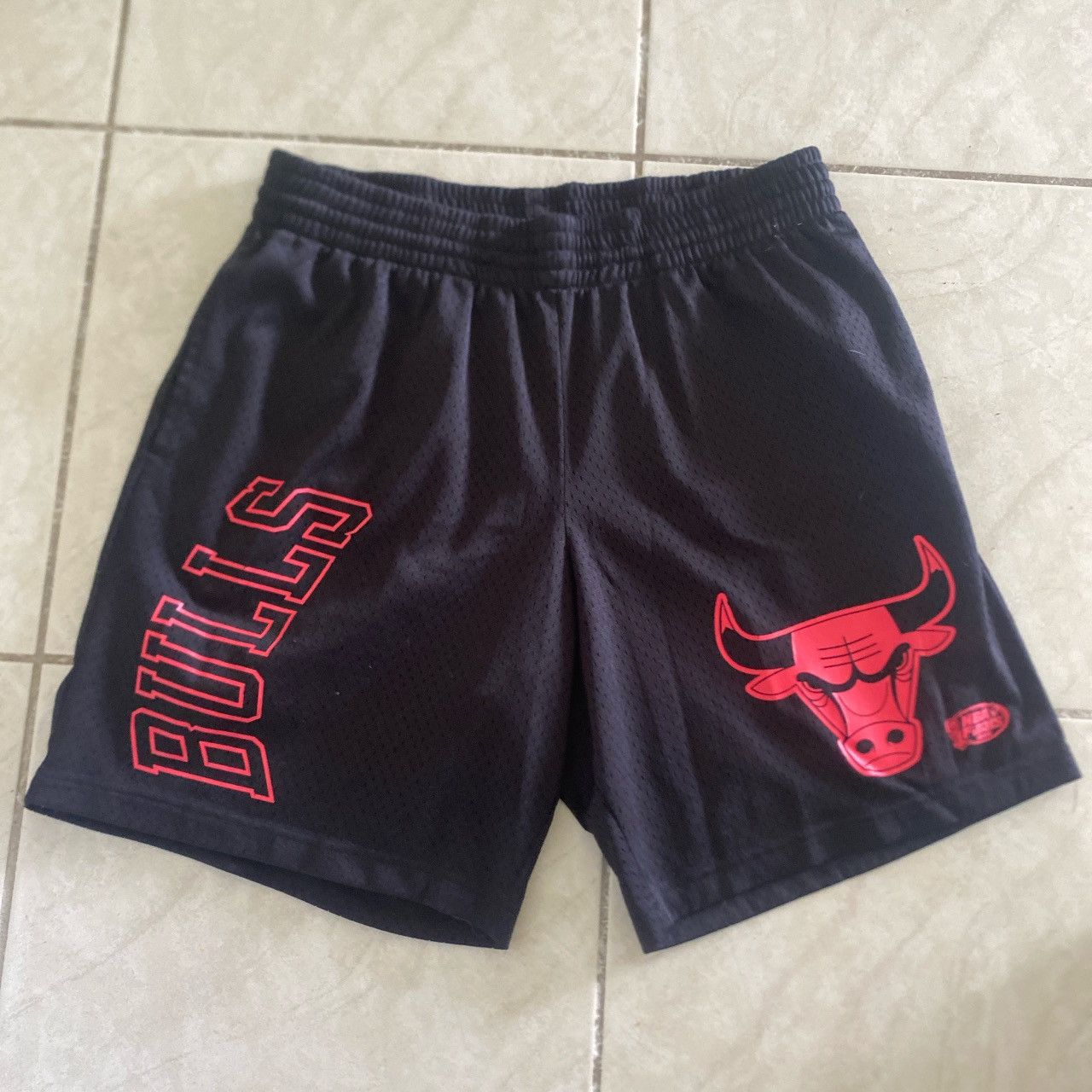 Mitchell & Ness Xl Mitchel & Ness 1996 finals Chicago Bulls shorts Size US 40 / EU 56 - 1 Thumbnail