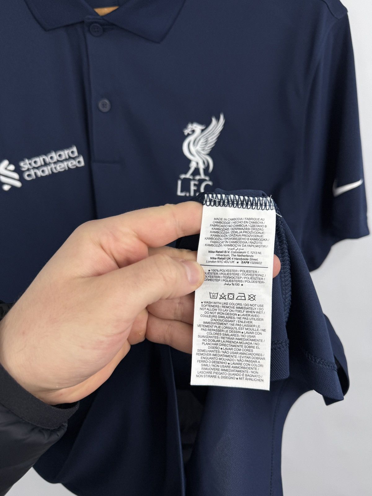 Nike 🏴󠁧󠁢󠁥󠁮󠁧󠁿 2023 Nike Liverpool LFC Standard Chartered Polo T-Shirt Size US M / EU 48-50 / 2 - 7 Thumbnail