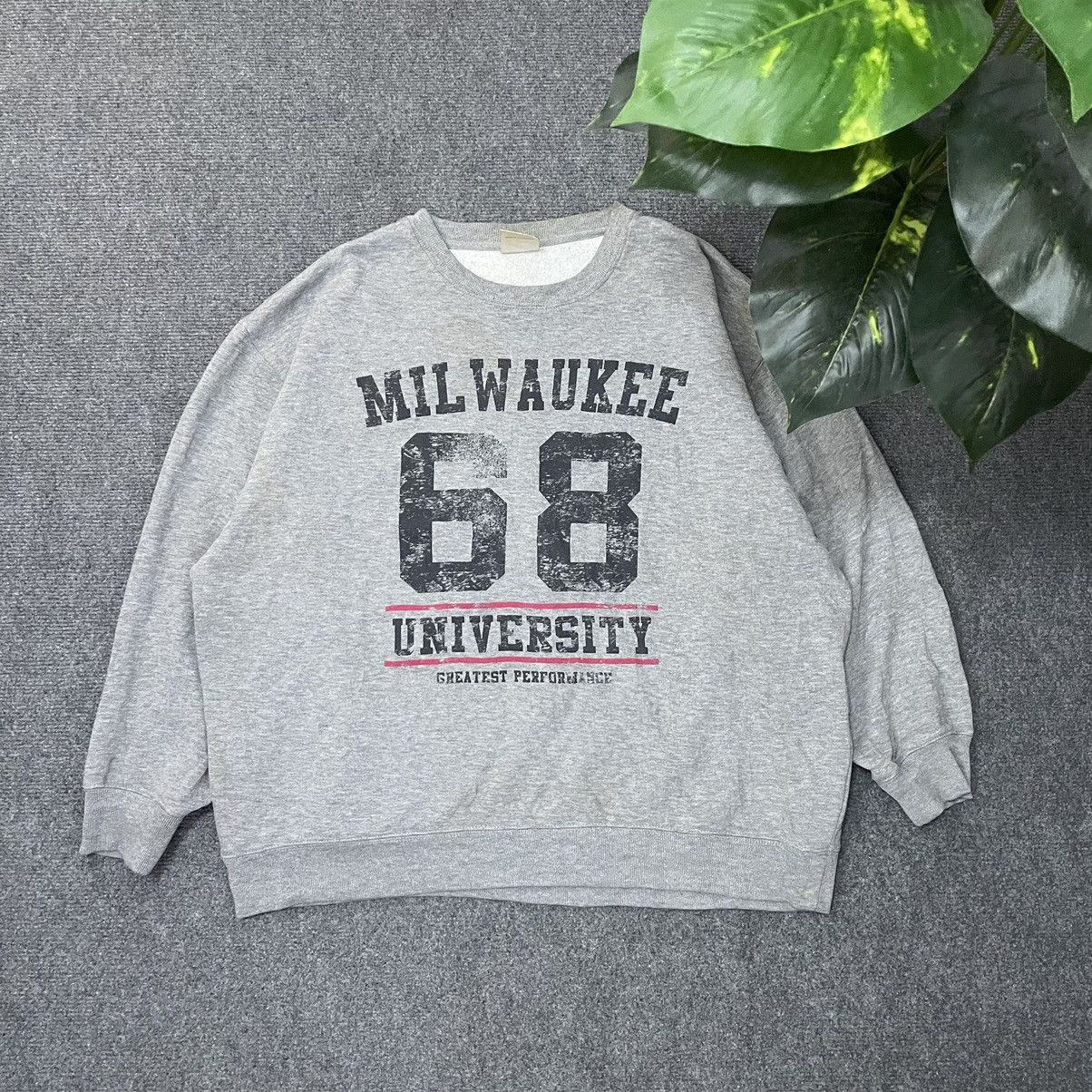 Vintage Vintage Milwaukee University Boxy Sweatshirt Size US XL / EU 56 / 4 - 1 Thumbnail