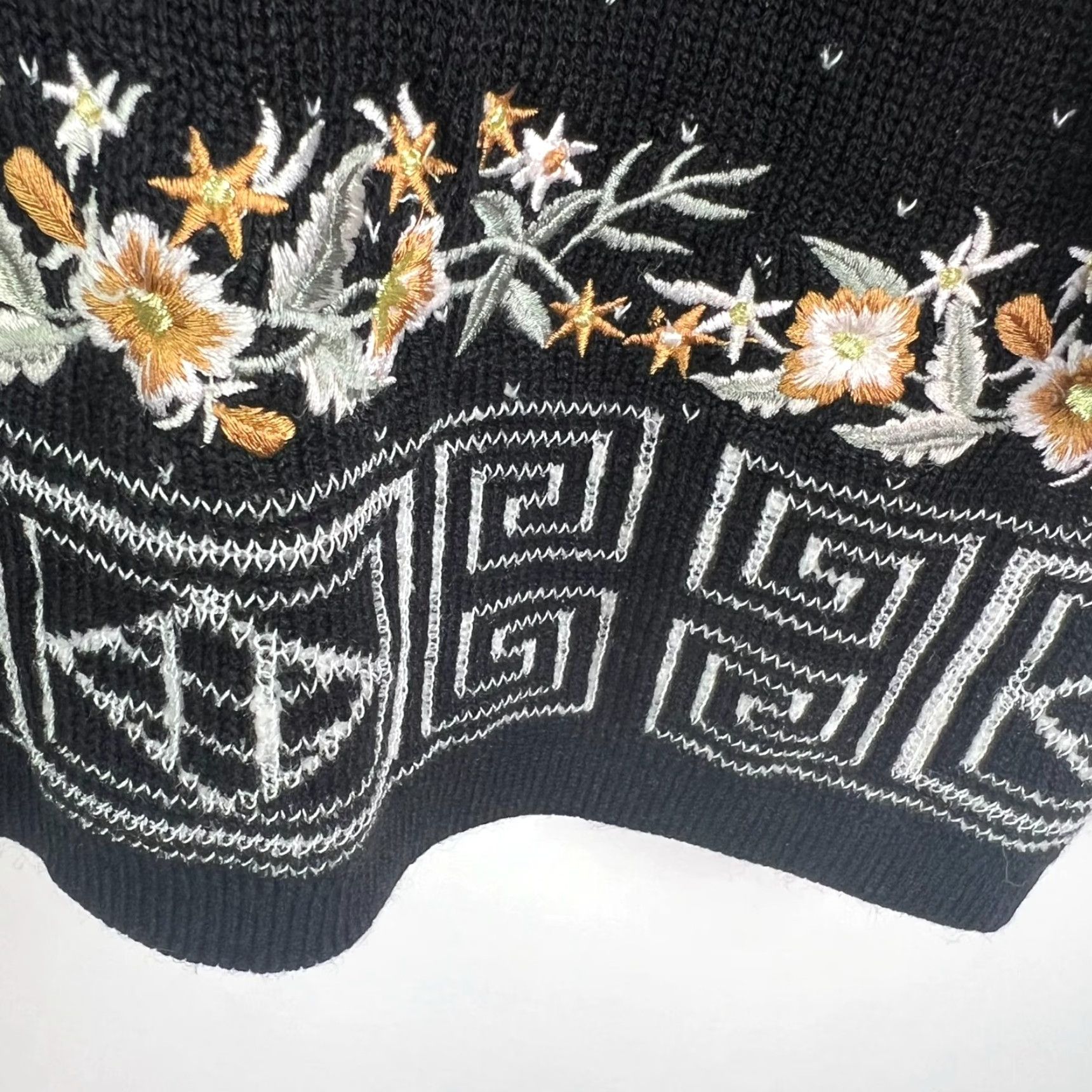 Vintage VINTAGE Ram Clothes Floral Embroidered Cardigan Sweater Womens Size L Black 90s Classic Size L / US 10 / IT 46 - 3 Thumbnail