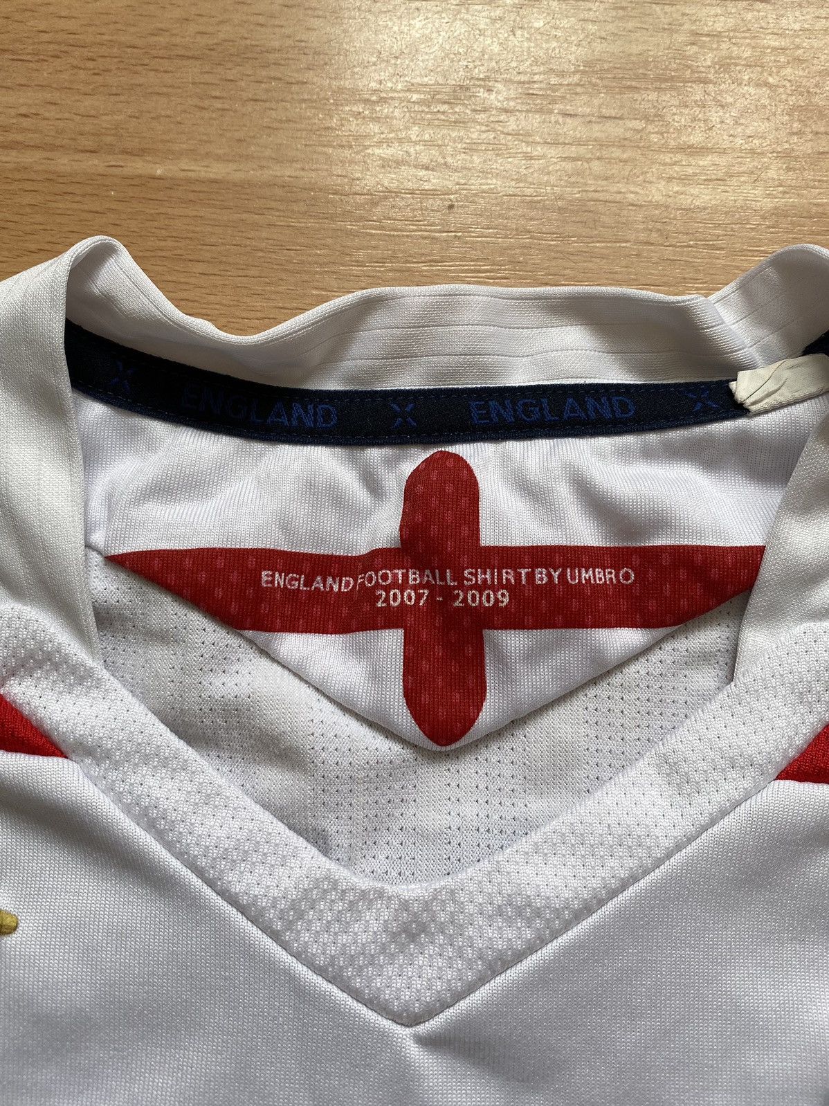 Umbro Authentic Umbro England 2007 John Terry #6 Soccer Jersey. Size US M / EU 48-50 / 2 - 7 Thumbnail