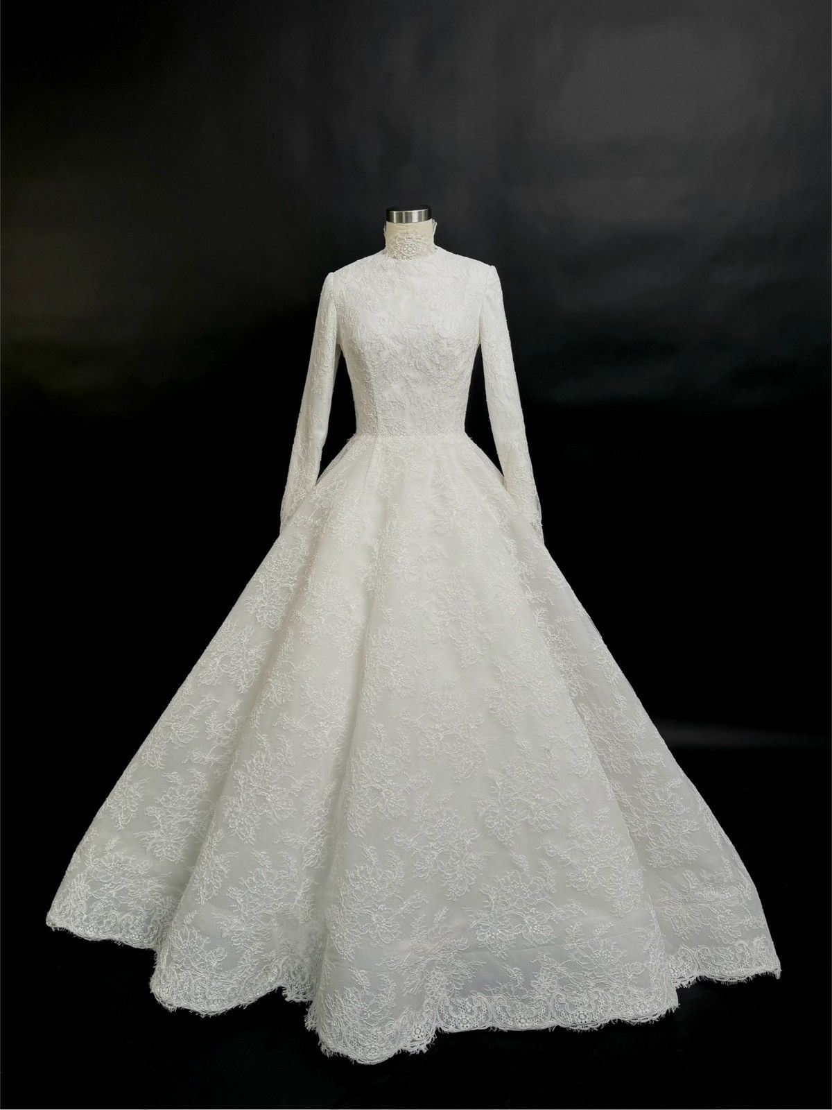 Other Preloved US 4 Anna Augusta Chantilly Corded Lace Bridal Gown Size S / US 4 / IT 40 - 2 Thumbnail