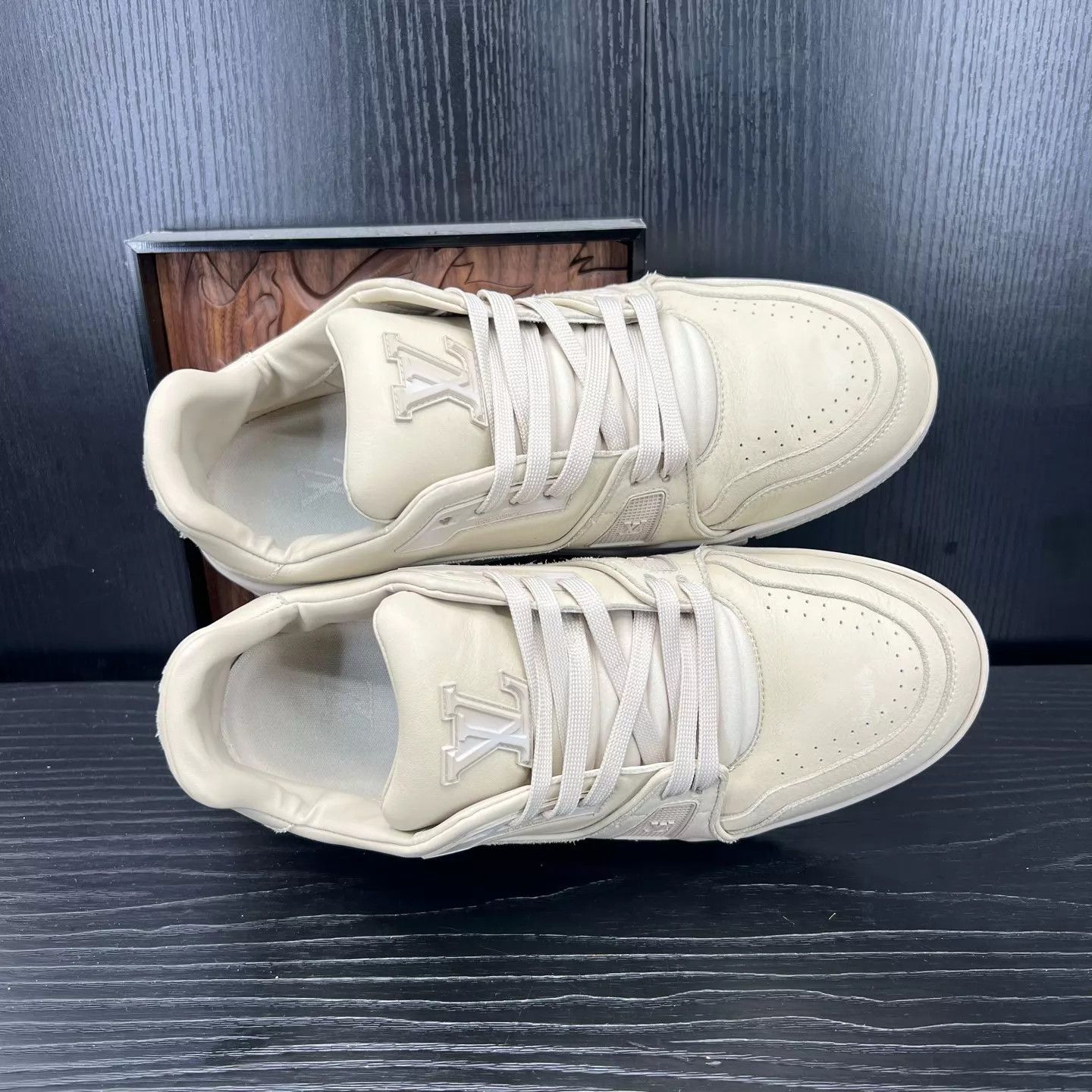 Louis Vuitton LV Trainer Off-White Distressed 7.5 (41.5) Size US 8.5 / EU 41-42 - 7 Thumbnail