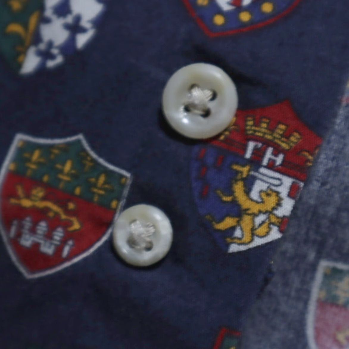 Tommy Hilfiger VINTAGE Tommy Hilfiger Crest Print Long Sleeve Button Down Shirt Navy Men's XL Size US XL / EU 56 / 4 - 8 Thumbnail