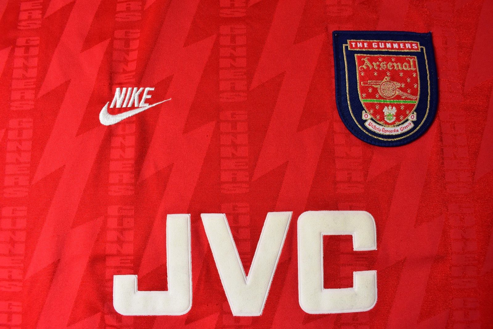 Nike GUNNERS 1995-96 NIKE ARSENAL FC Home Football Shirt (SIZE L) Size US L / EU 52-54 / 3 - 8 Thumbnail