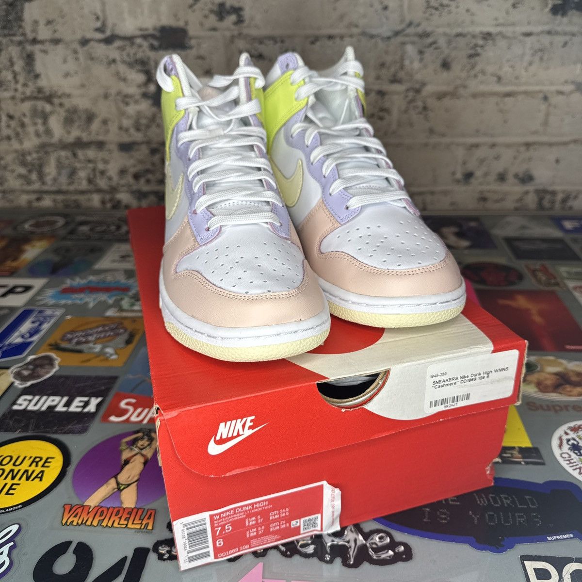 Nike Nike Dunk High Cashmere Light Lemon Twist W 7.5 / M 6 DS Size US 7.5 / IT 37.5 - 8 Thumbnail