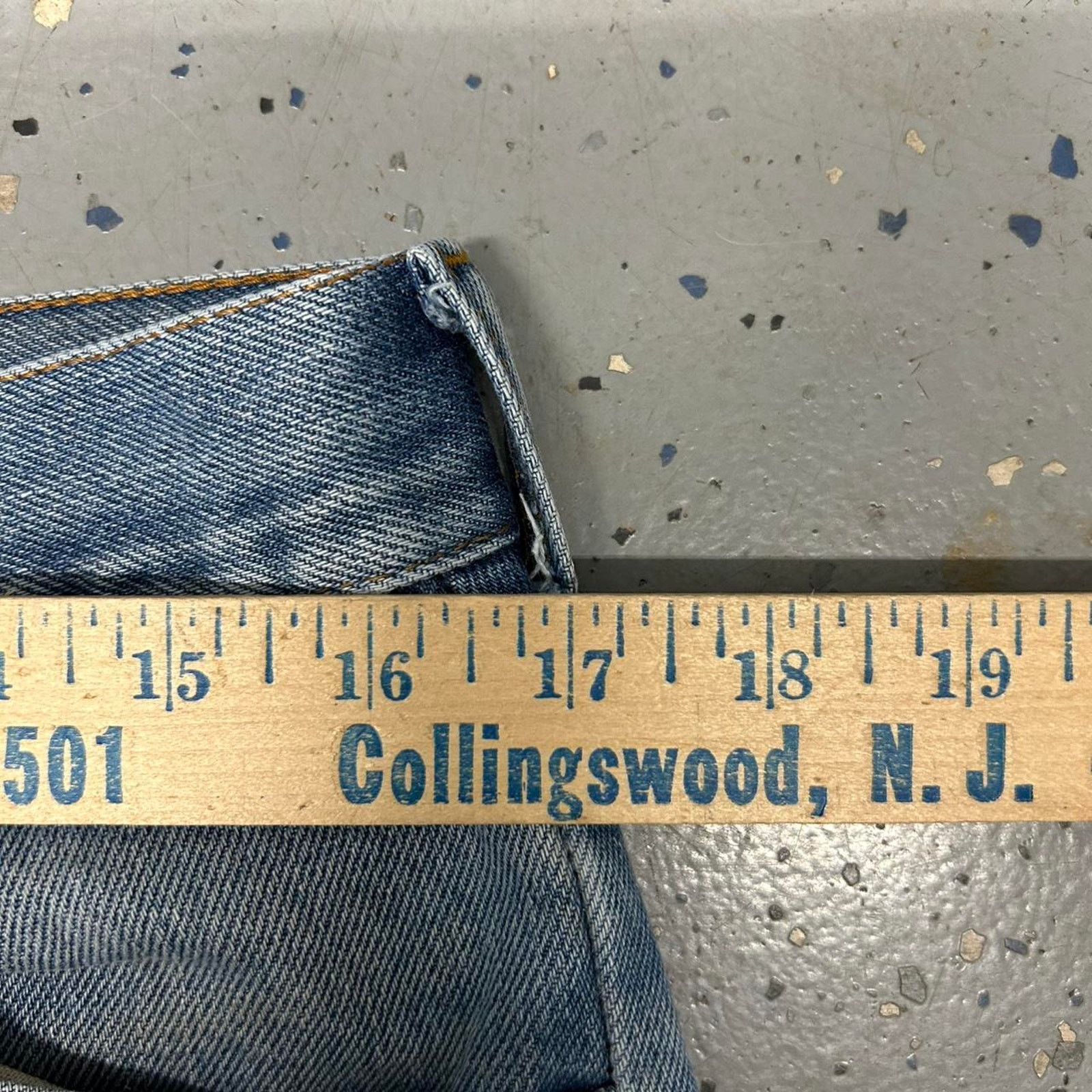 Sears VTG 70s Sears thumbs up Faded blue jeans with a relaxed fit Size US 34 / EU 50 - 5 Thumbnail