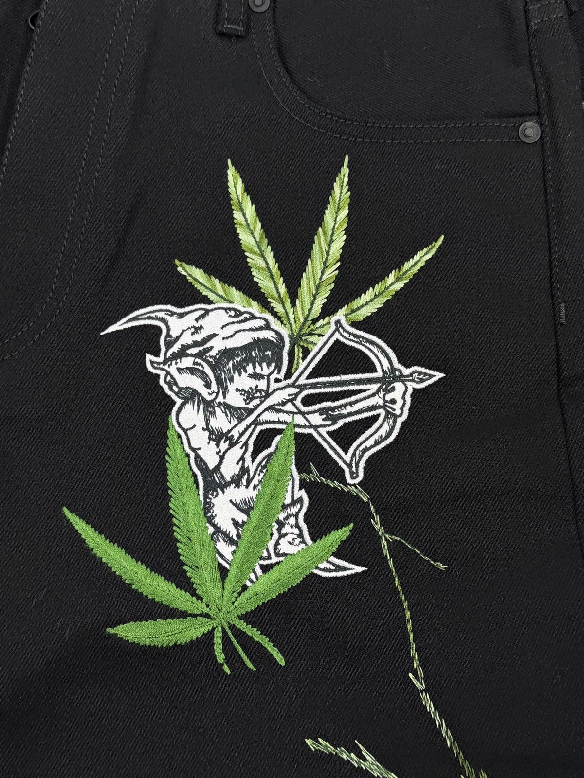 EMBROIDERED GREEN LEAF DETAILED JEANS