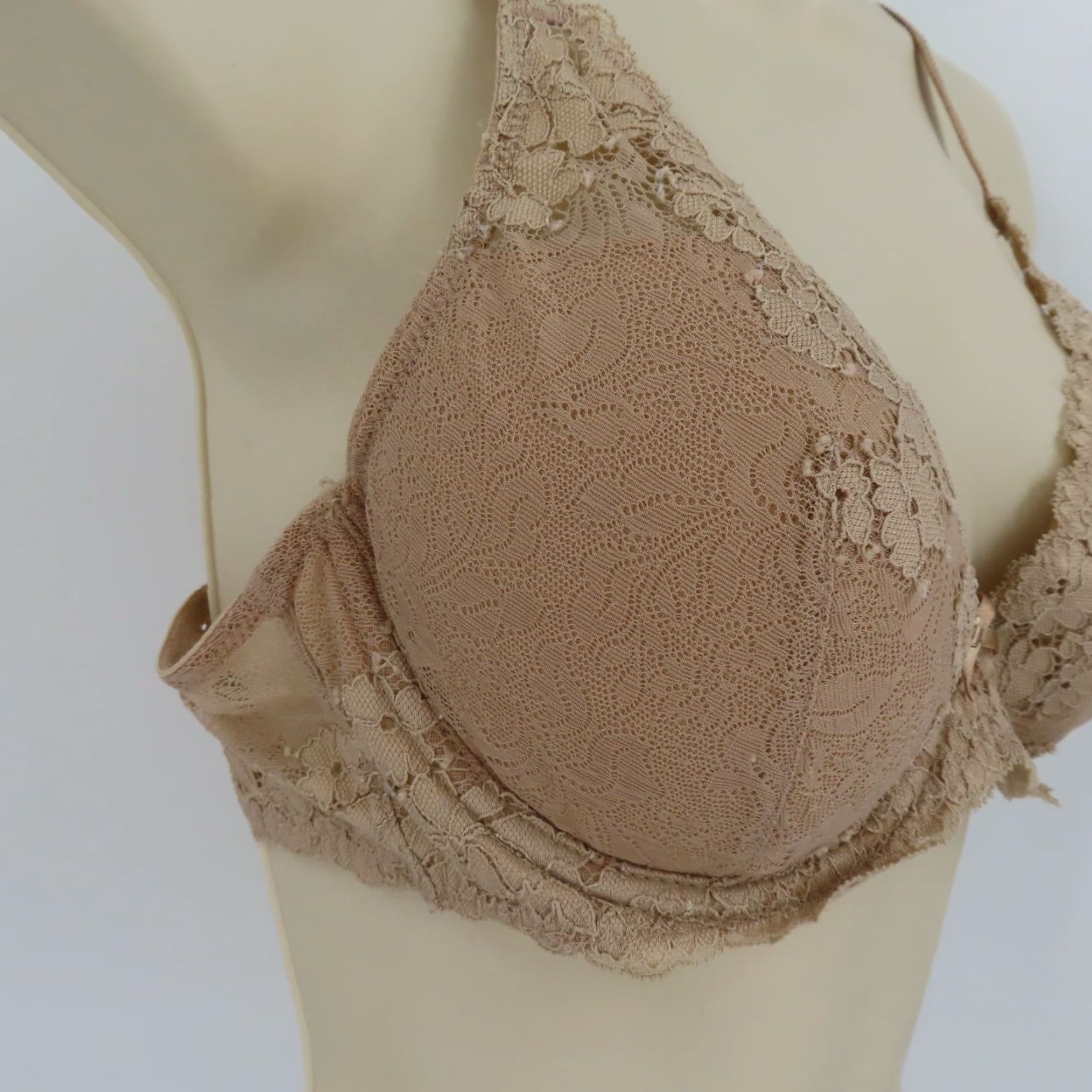 Vintage B Temptd Wacoal 36B Insta Ready Plunge Bra 953229 Beige Lace Underwire Solid Beige Opaque T-Shirt Bra Womens Size ONE SIZE - 2 Thumbnail