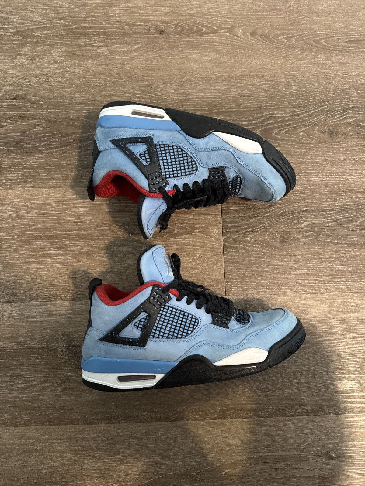 Travis scott Jordan 4