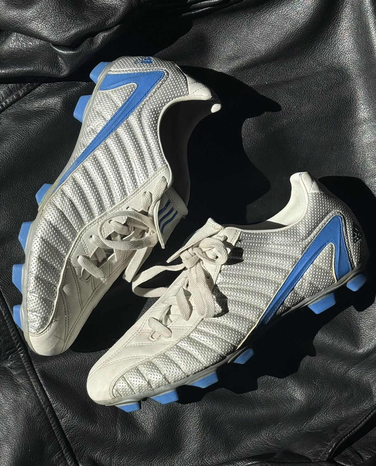 Adidas × Vintage 2004 Adidas Vintage F10 TRX HG soccer rare football boots Size US 10 / EU 43 - 1 Thumbnail