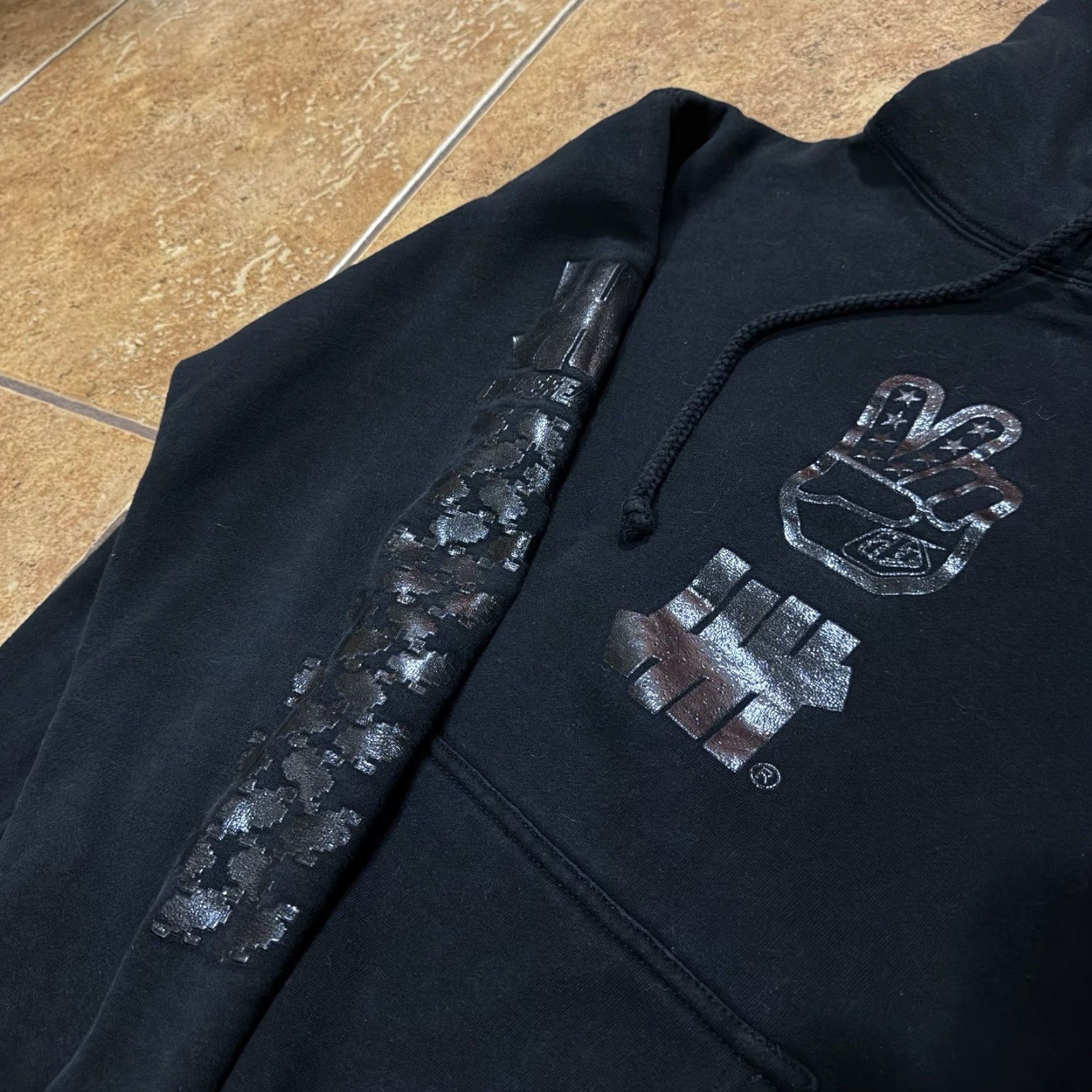 Undefeated Undefeated Troy Lee Designs Hoodie Mens Motocross MX Size M Black EUC RARE Size US M / EU 48-50 / 2 - 4 Thumbnail