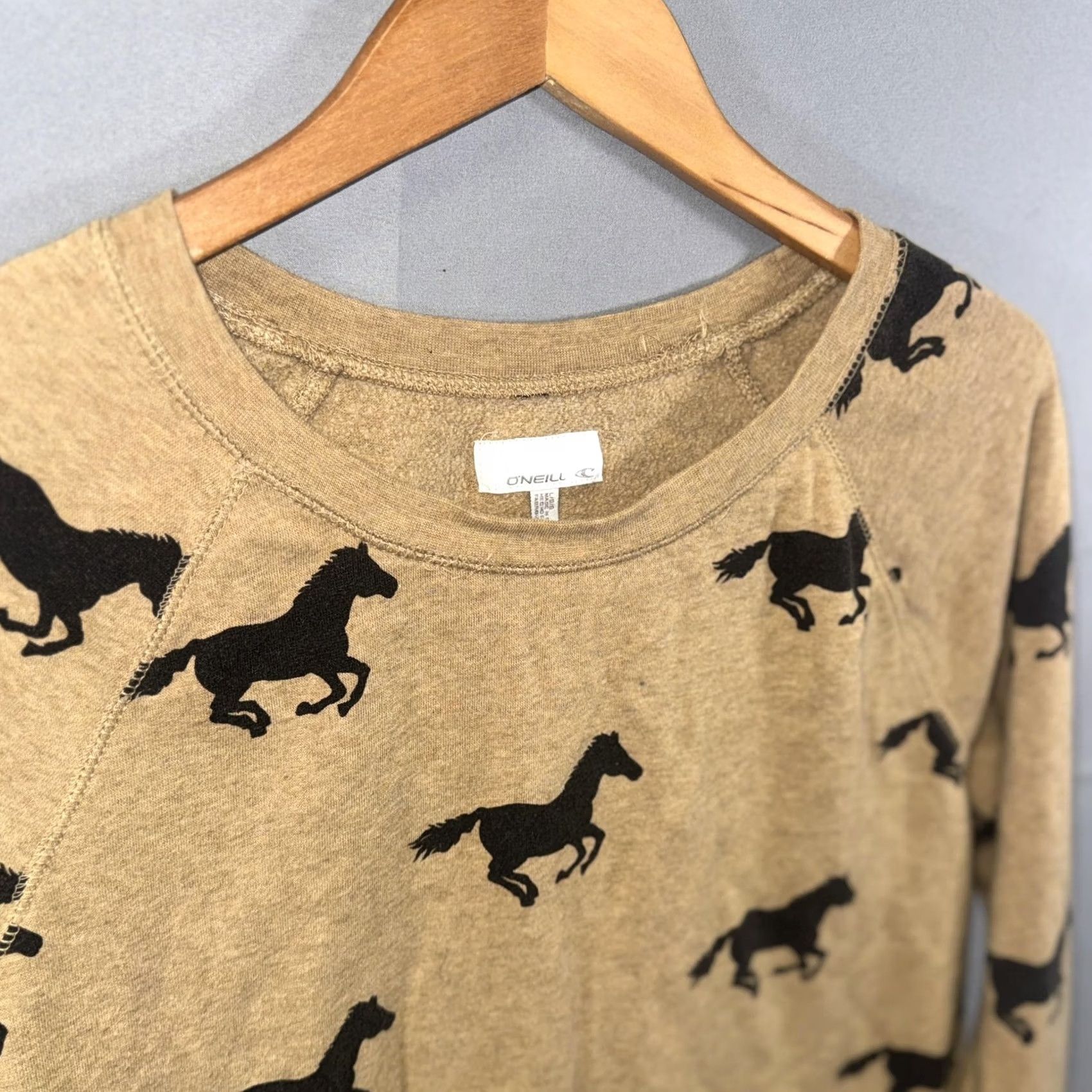 O'Neill VINTAGE O'Neill Sweatshirt Womens Large Tan Horse Print Graphic Crewneck Raglan Pullover Size L / US 10 / IT 46 - 3 Thumbnail