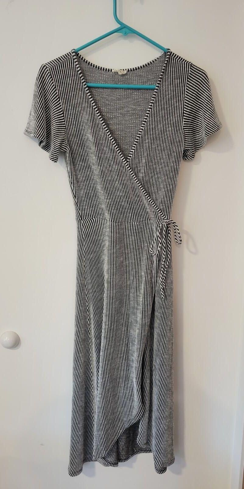 Other Black and White Striped Wrap Dress with Short Sleeves Size M / US 6-8 / IT 42-44 - 1 Thumbnail