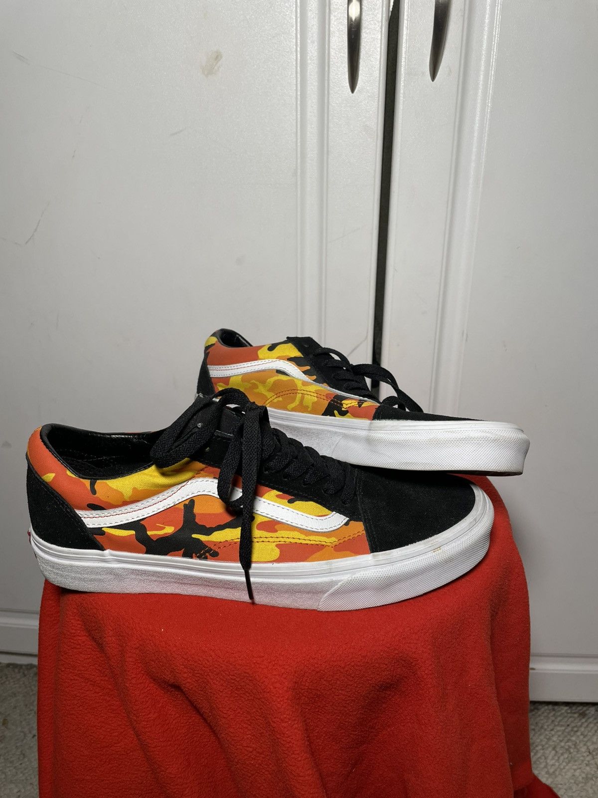 Vans Vans classic orange camo Size US 10.5 / EU 43-44 - 2 Thumbnail