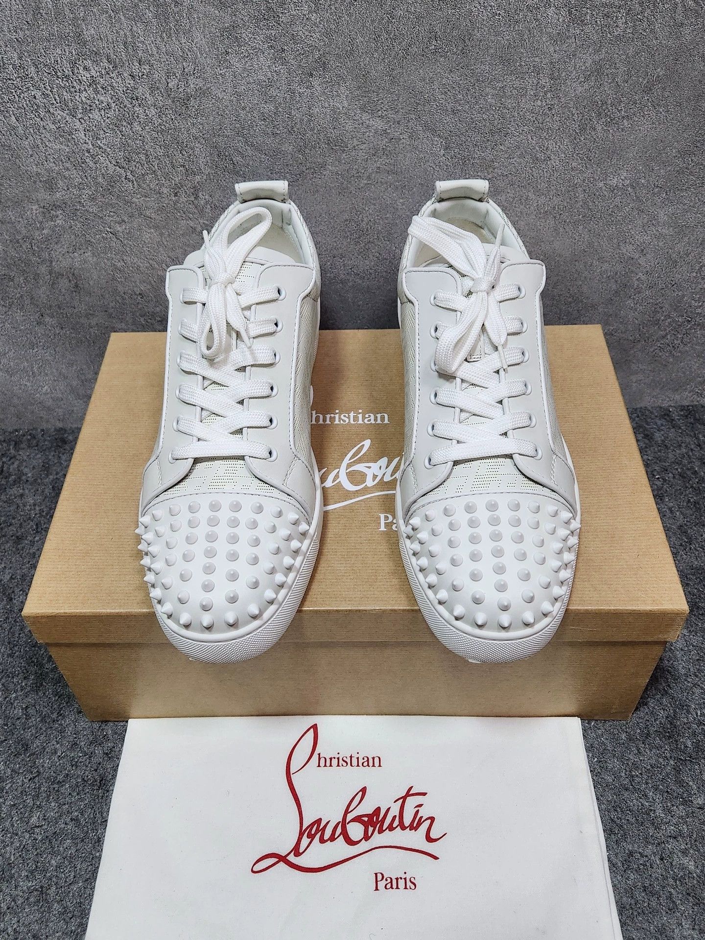 Christian Louboutin Christian Louboutin white low-top sneakers Size US 11.5 / EU 44-45 - 1 Thumbnail