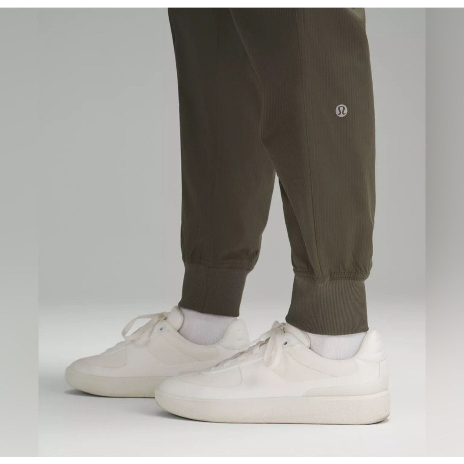 Lululemon Lululemon Pants 4 Olive Dance Studio Jogger Full Length 28" Size 27" / US 4 / IT 40 - 5 Thumbnail