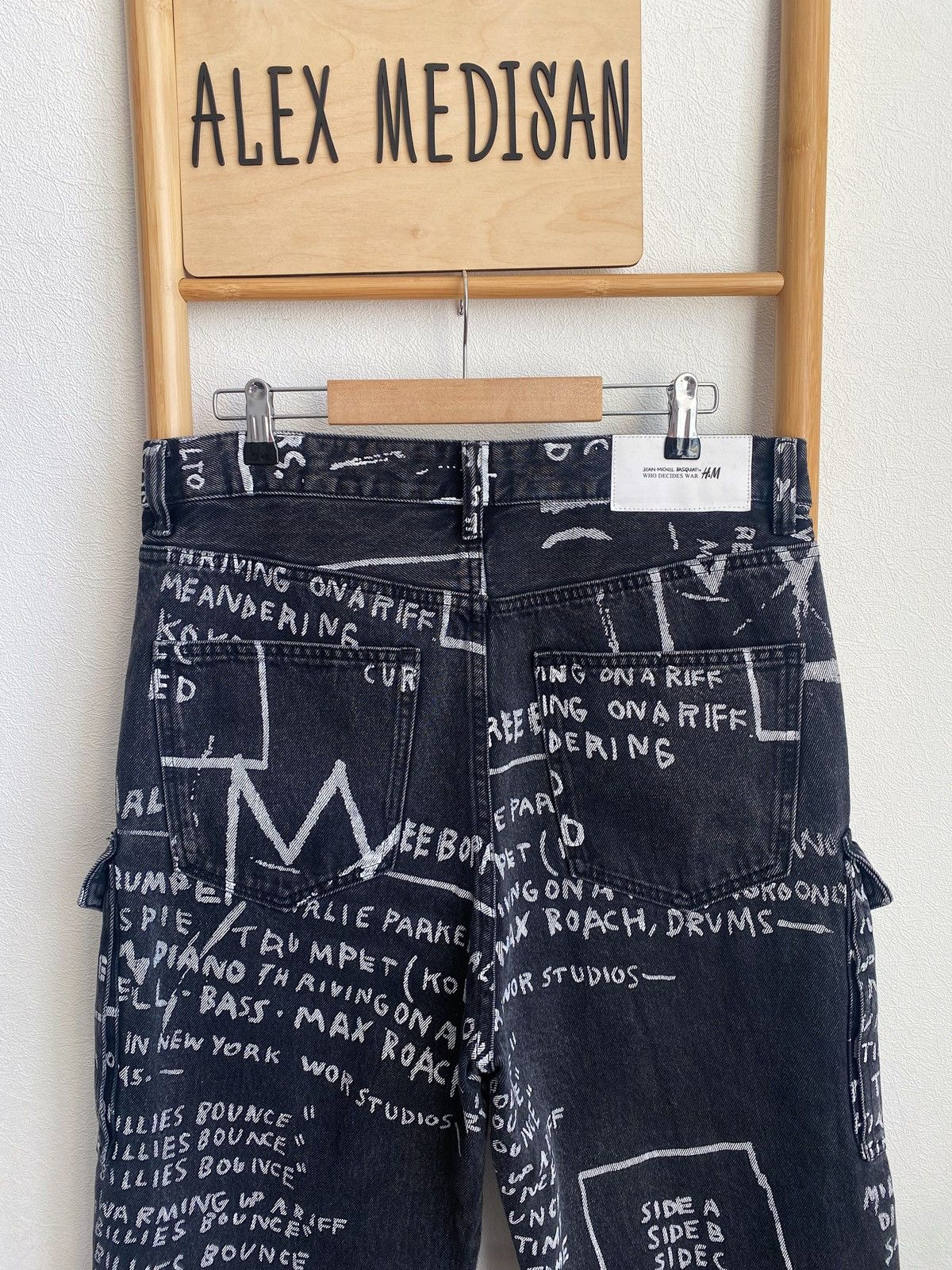 H&M × Jean-Michel Basquiat × Who Decides War Who Decides War Baggy denim jeans H&M x Basquiat x Ev&Tela Size US 32 / EU 48 - 13 Thumbnail
