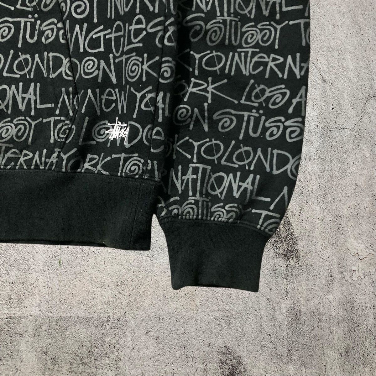 Stussy Stussy World Tour Monogram Logo Pull Over Hoodie Black Size US L / EU 52-54 / 3 - 5 Thumbnail