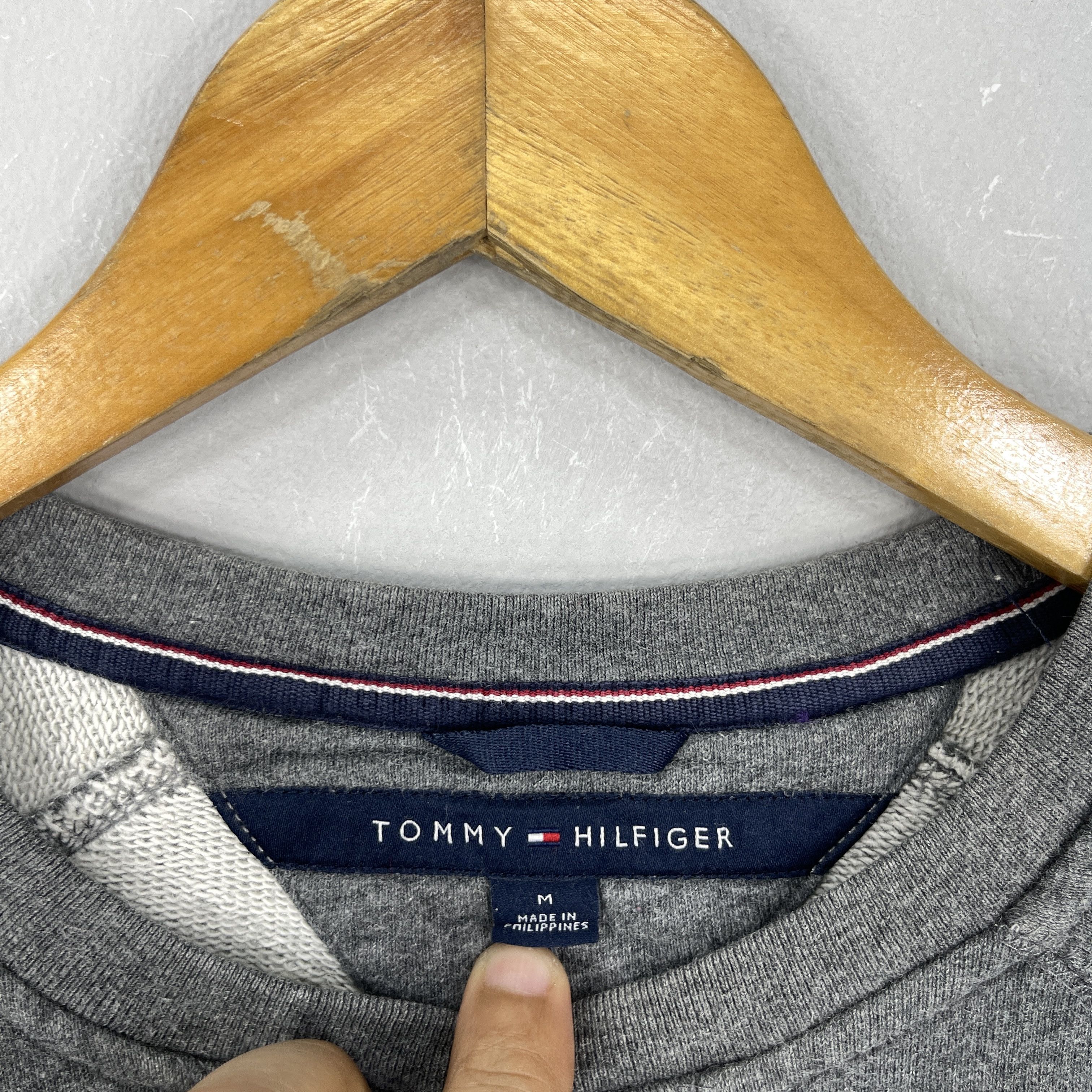 Tommy Hilfiger Vintage TOMMY HILFIGER Spellout Embroidery Sweatshirt Size US M / EU 48-50 / 2 - 6 Thumbnail