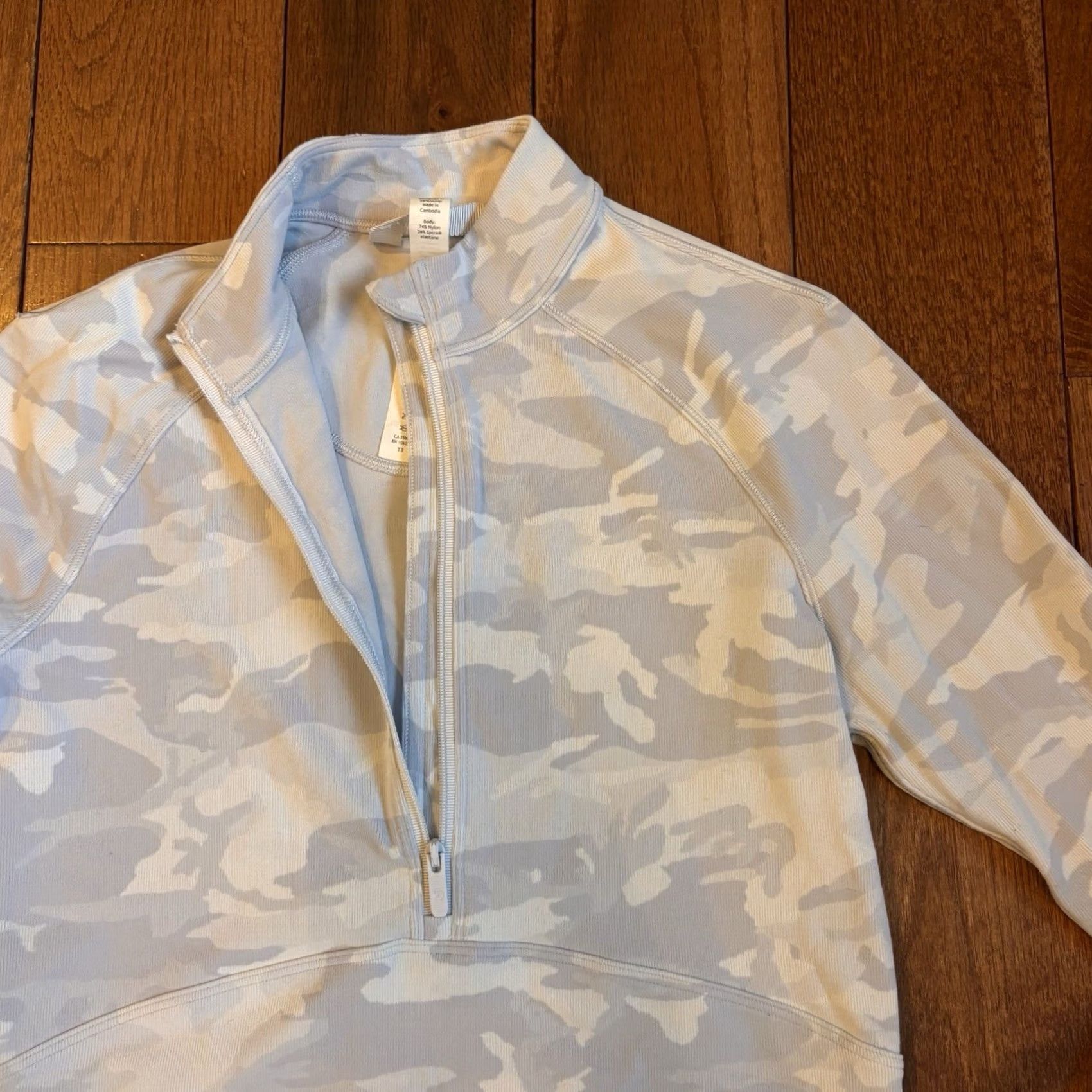 Lululemon Womens Lululemon Pace Pursuit 1/2 Zip Pullover Gray White Camo sz 2 Size XS / US 0-2 / IT 36-38 - 3 Thumbnail