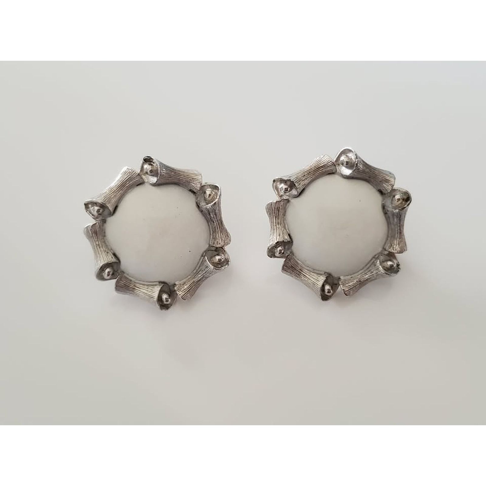 Other Vintage Mid-century Crown Trifari White and Silver Earrings Size ONE SIZE - 2 Thumbnail