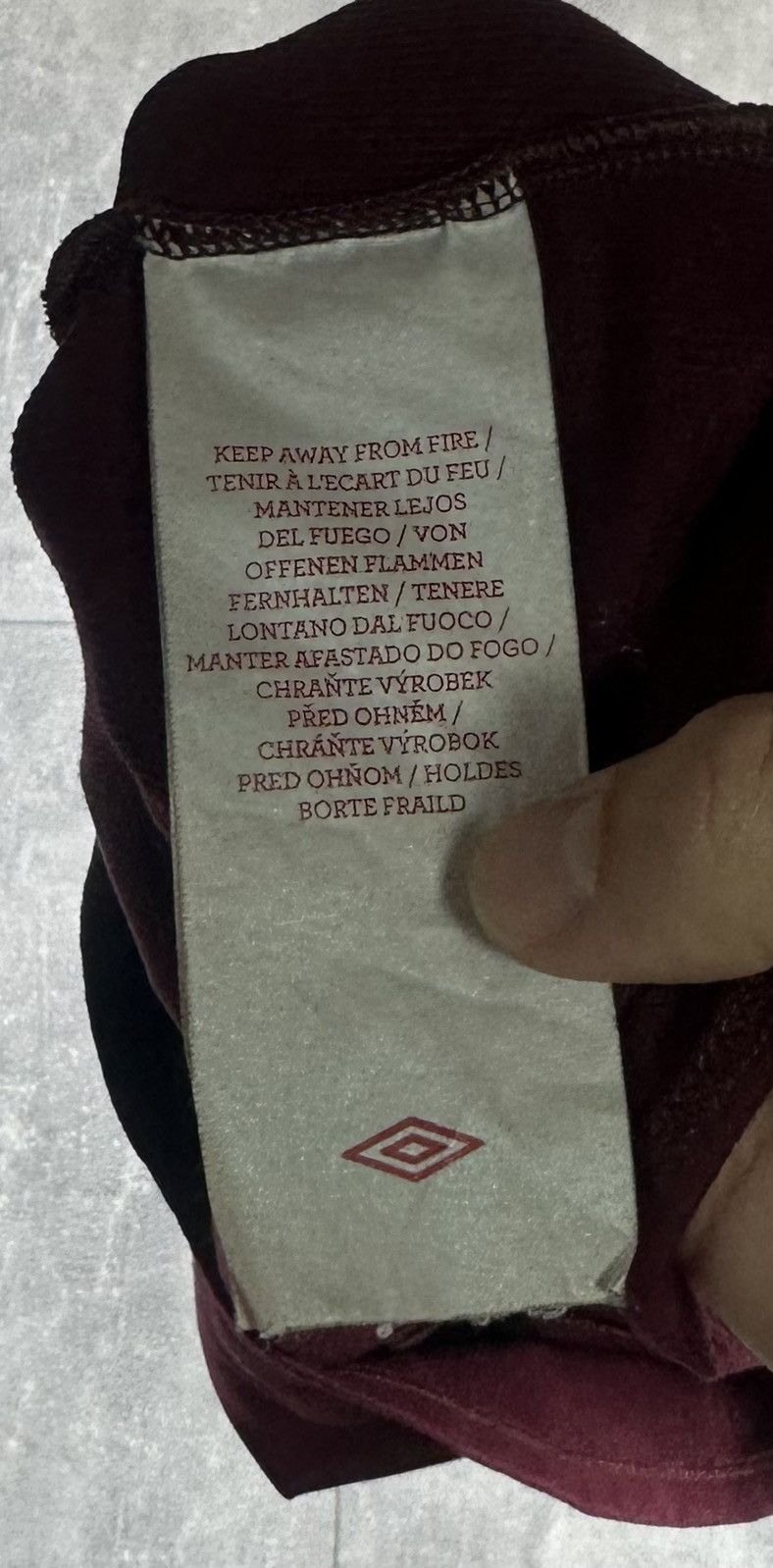 Umbro Umbro Manchester City Away 2012/13 Soccer Burgundy Jersey Size US L / EU 52-54 / 3 - 9 Thumbnail
