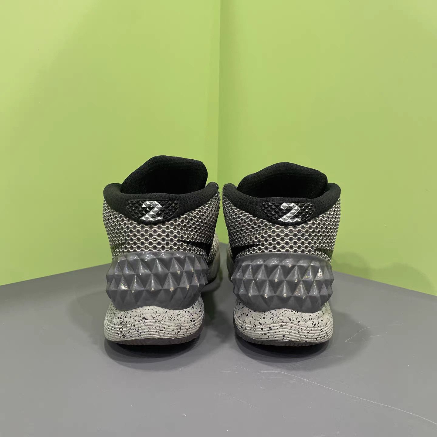 Nike Nike Kyrie 1 Basketball Shoes K15 Size US 12 / EU 45 - 6 Thumbnail